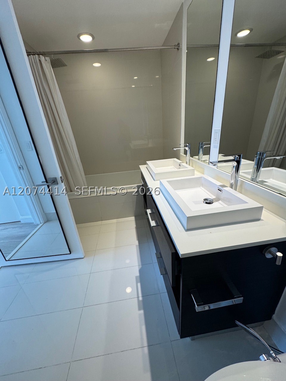 45 SW 9th St #2504, Miami FL 33130
