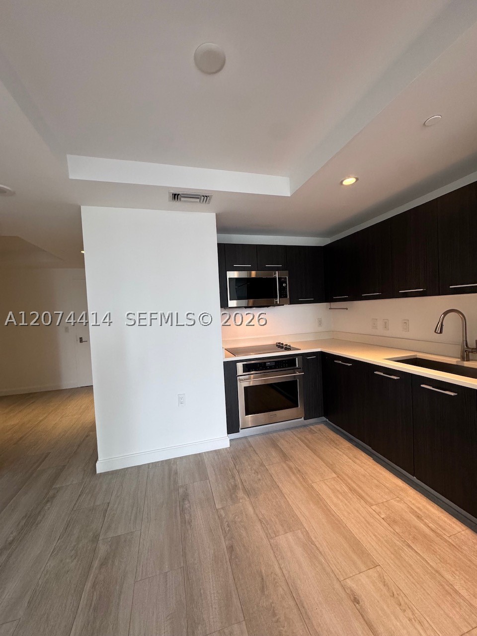 45 SW 9th St #2504, Miami FL 33130