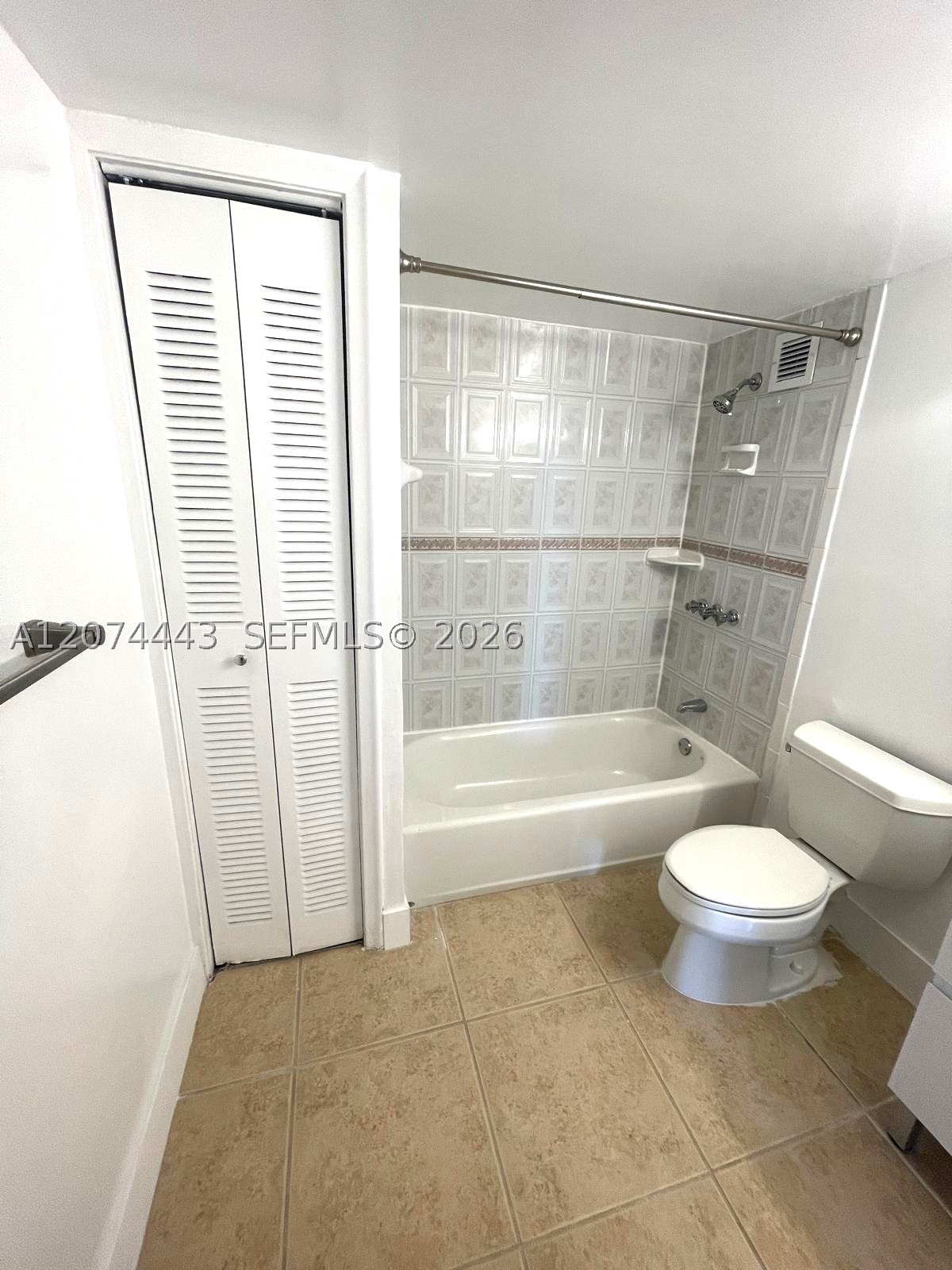 2450 NE 135th St #209, North Miami FL 33181
