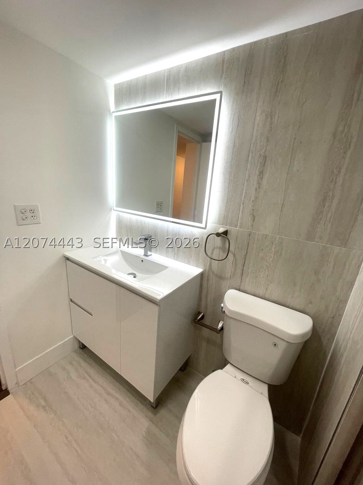 2450 NE 135th St #209, North Miami FL 33181