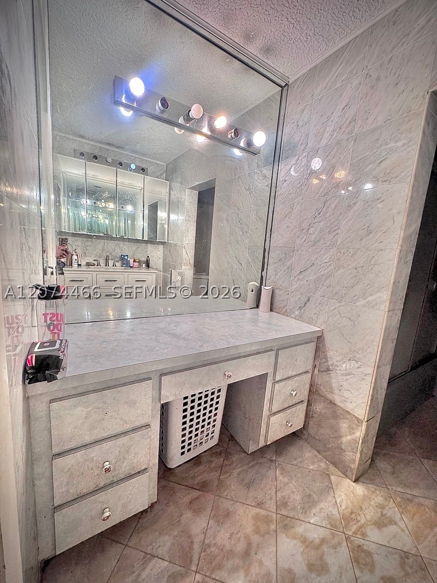 3351 NW 20th St, Miami FL 33142