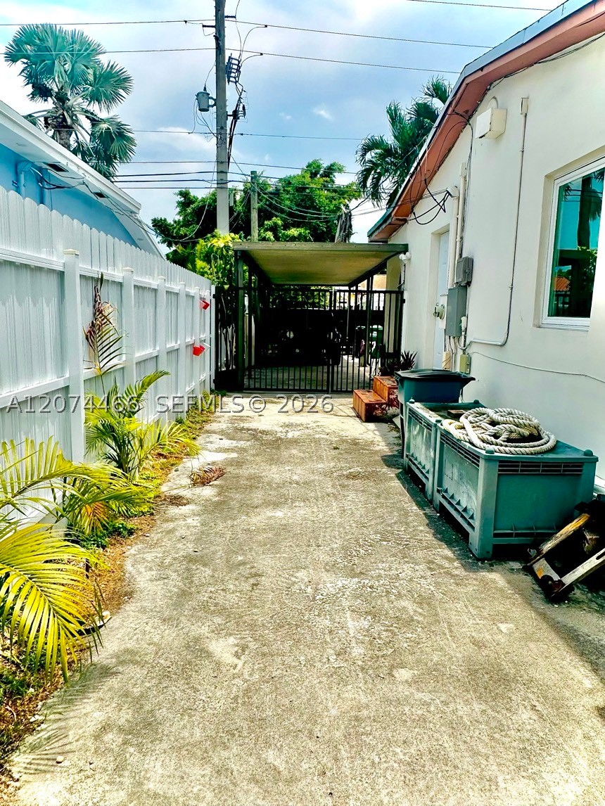 3351 NW 20th St, Miami FL 33142