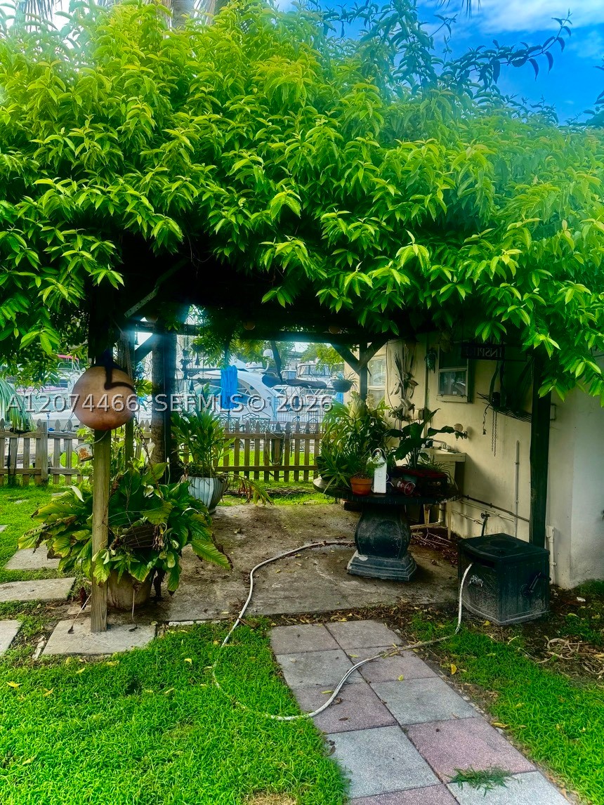 3351 NW 20th St, Miami FL 33142