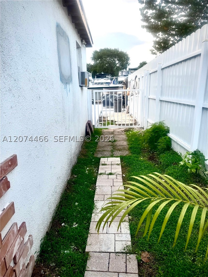 3351 NW 20th St, Miami FL 33142