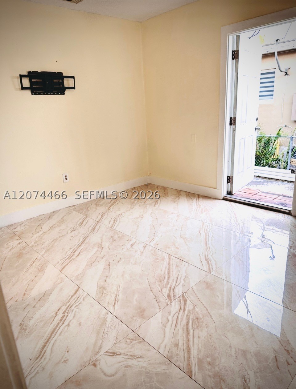 3351 NW 20th St, Miami FL 33142