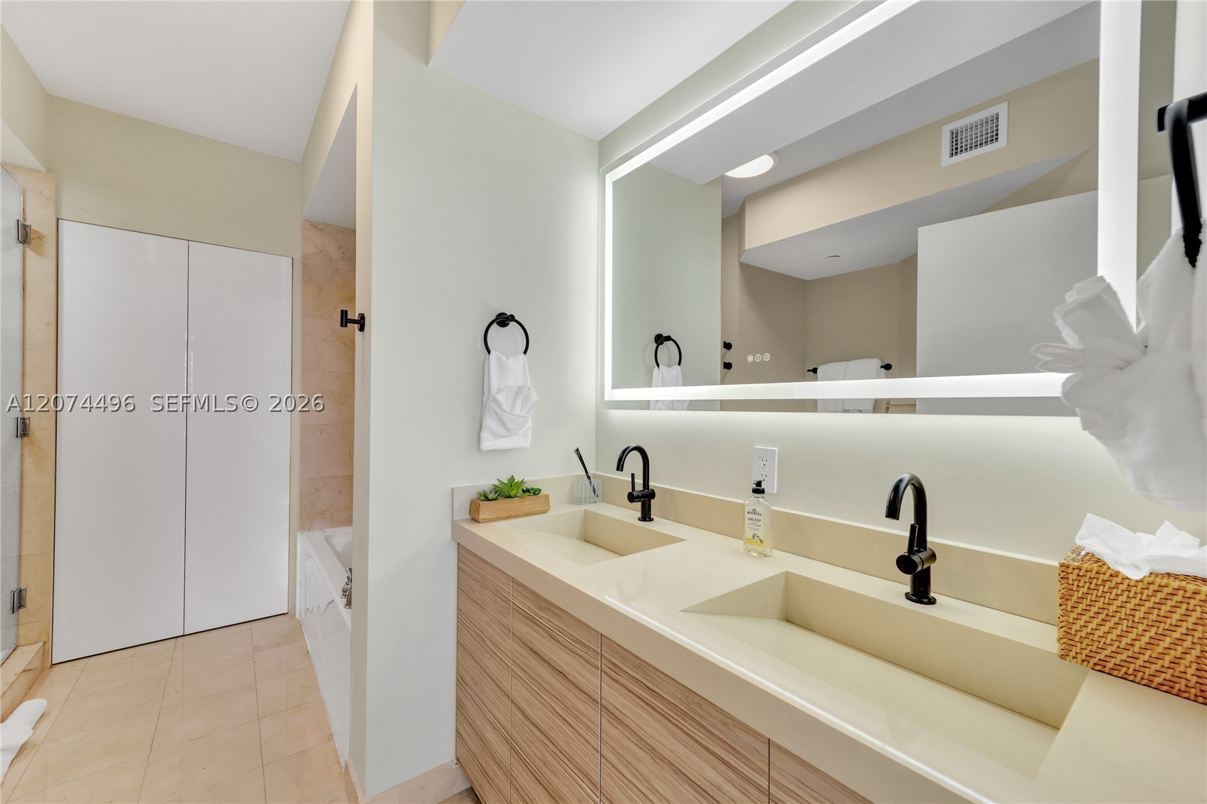Miami Beach FL 33141 - A12074496