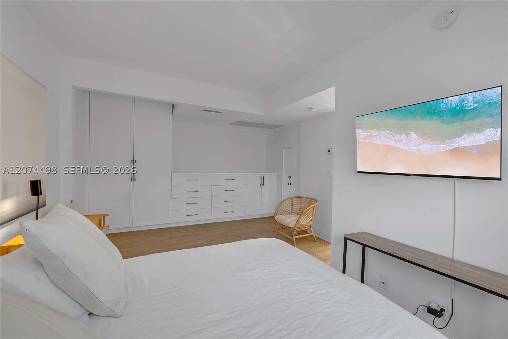 4812 Pine Tree Dr #209, Miami Beach FL 33140