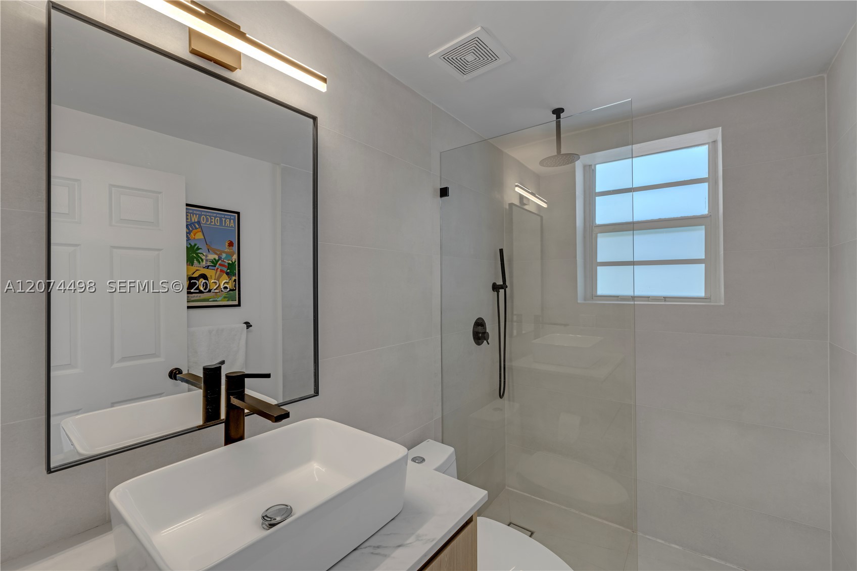 4812 Pine Tree Dr #209, Miami Beach FL 33140
