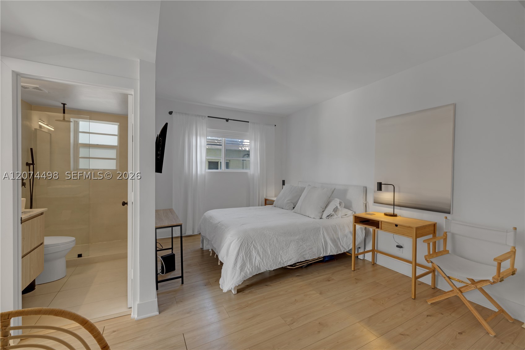 4812 Pine Tree Dr #209, Miami Beach FL 33140