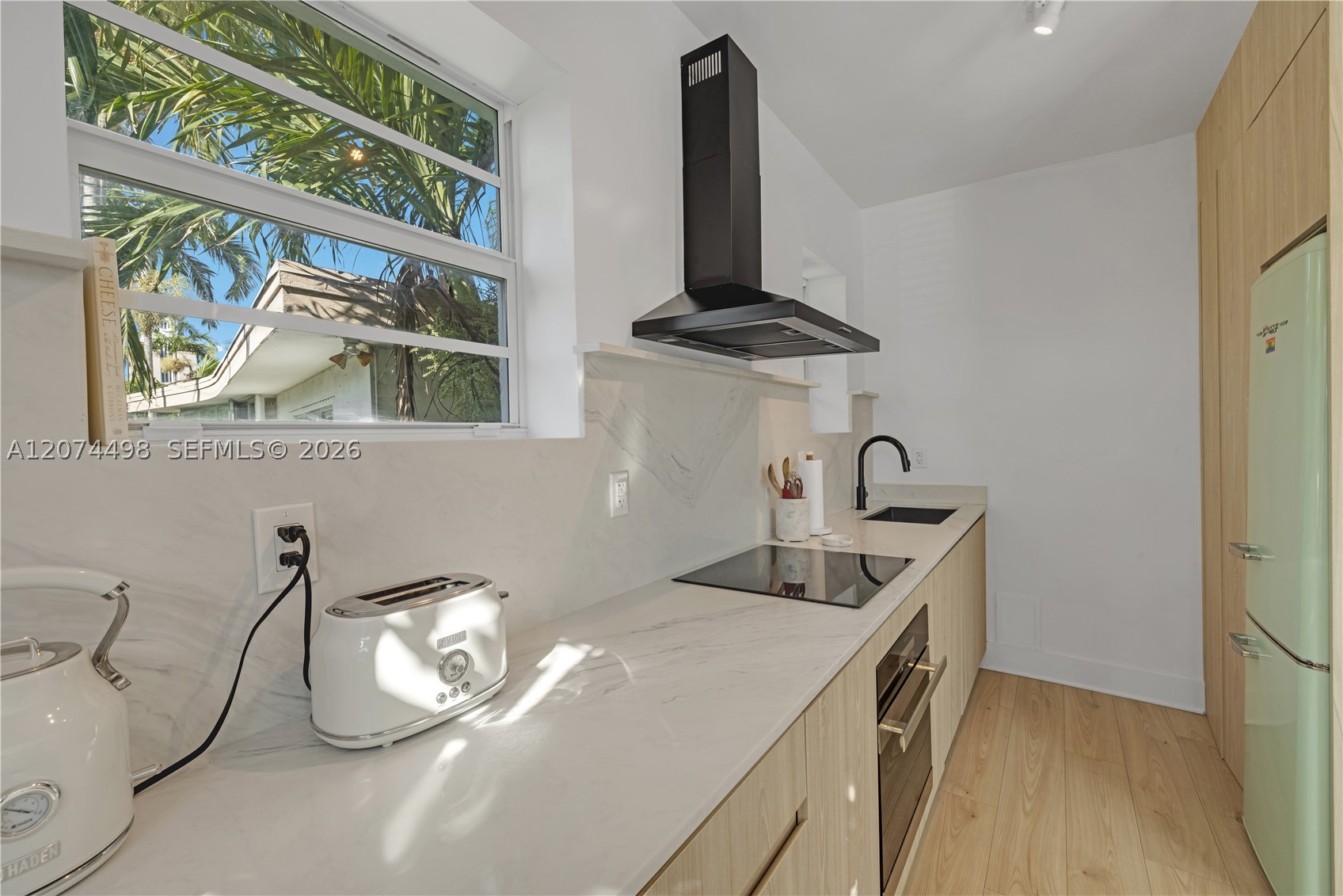 4812 Pine Tree Dr #209, Miami Beach FL 33140