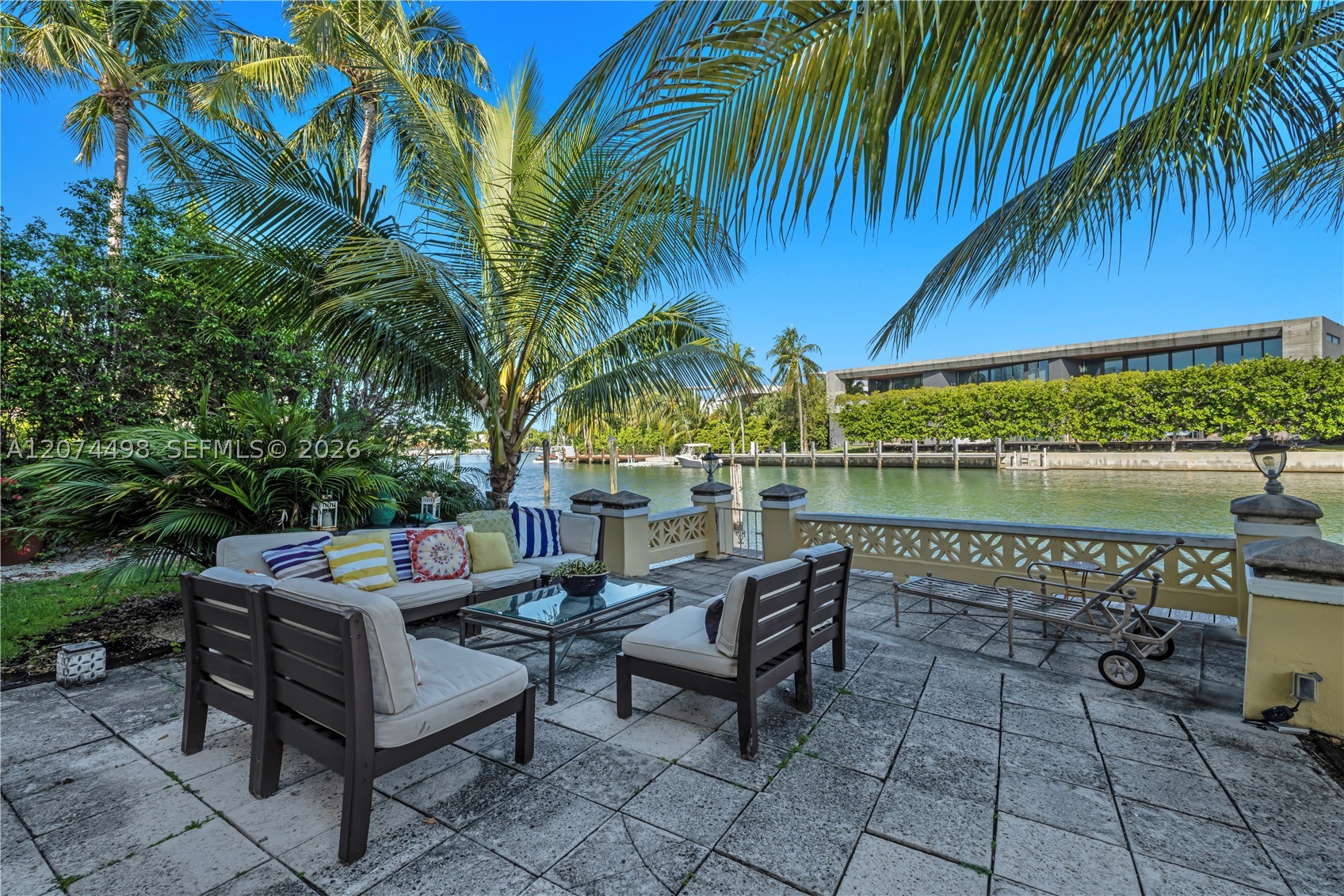 4812 Pine Tree Dr #209, Miami Beach FL 33140