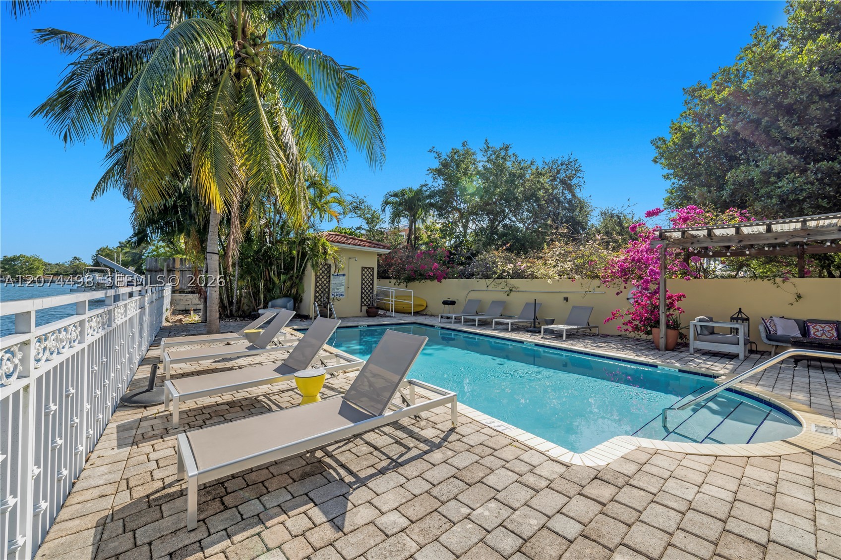 4812 Pine Tree Dr #209, Miami Beach FL 33140