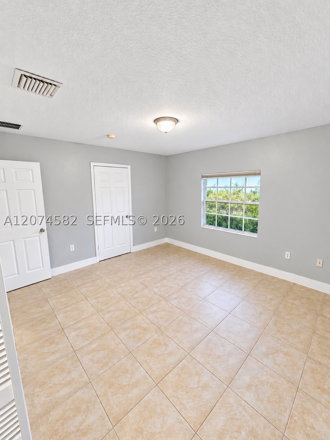 2471 NW 18th Ter #2471, Miami FL 33125