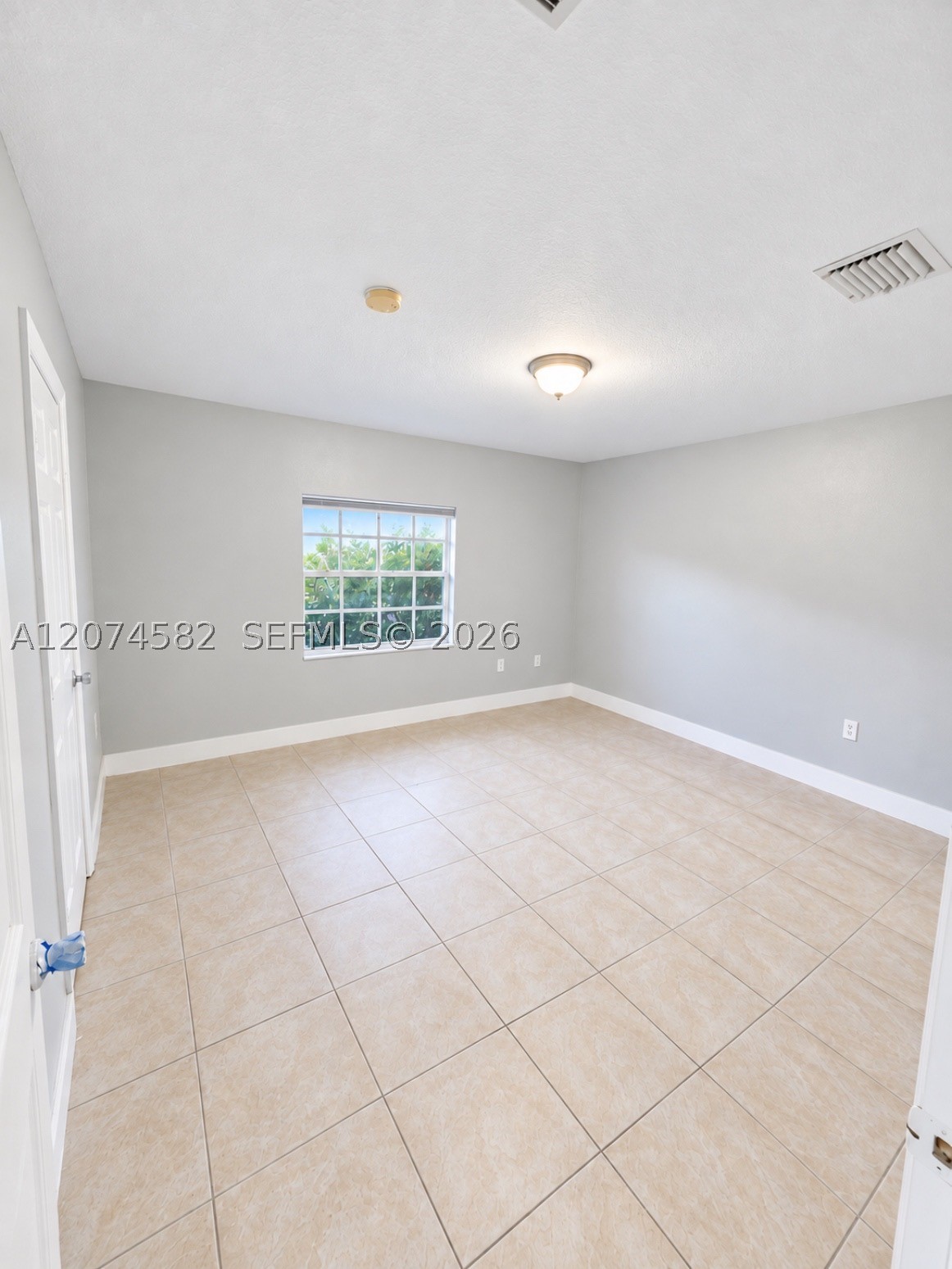 2471 NW 18th Ter #2471, Miami FL 33125