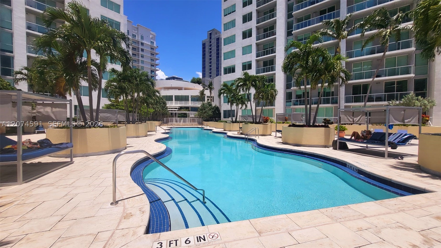 Miami FL 33132 - A12074591