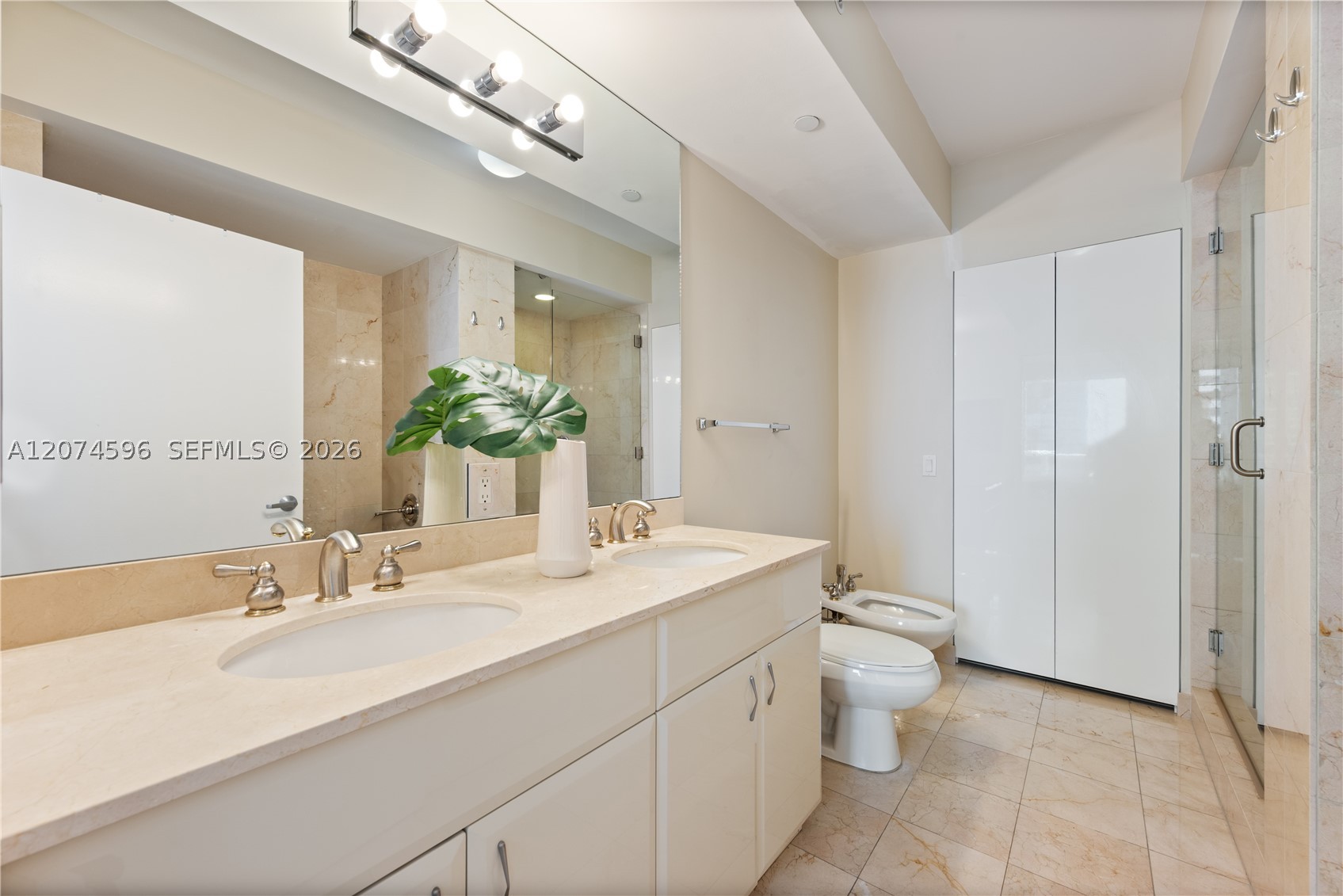 Miami Beach FL 33141 - A12074596