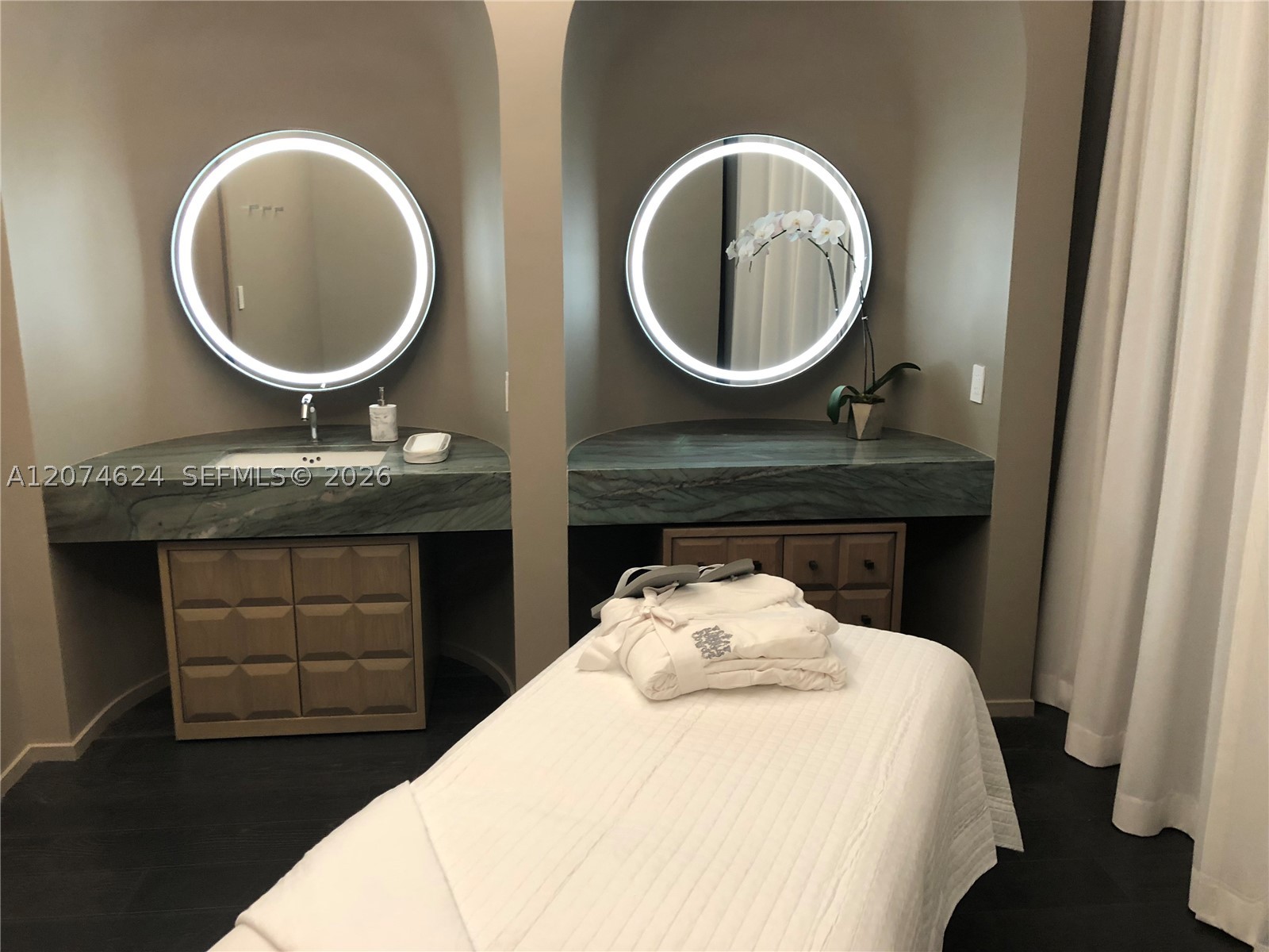 801 S Miami Ave #4905, Miami FL 33130