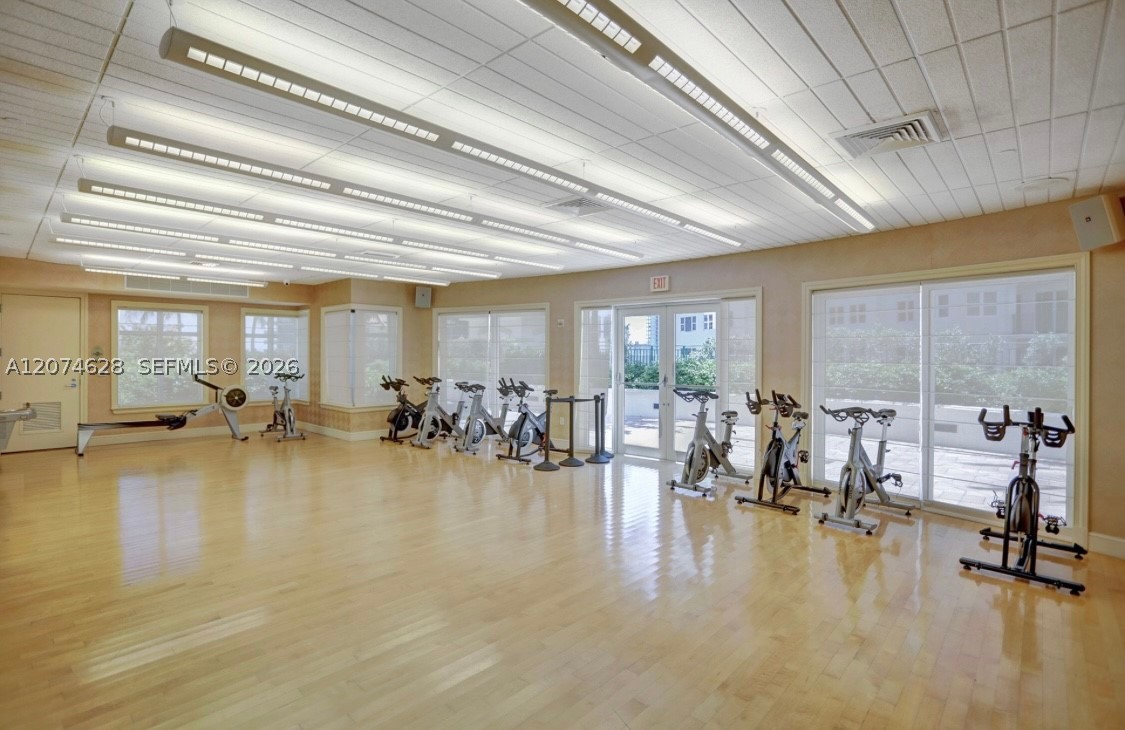 19501 W Country Club Dr #408, Aventura FL 33180