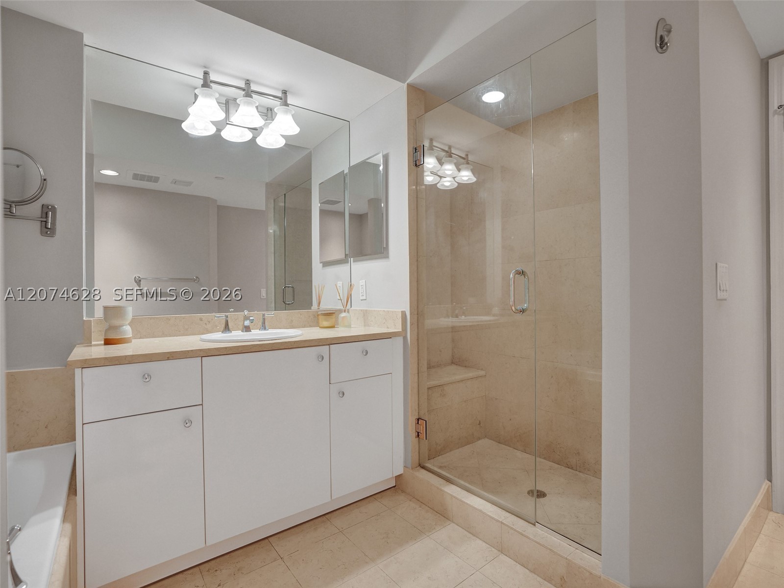 19501 W Country Club Dr #408, Aventura FL 33180