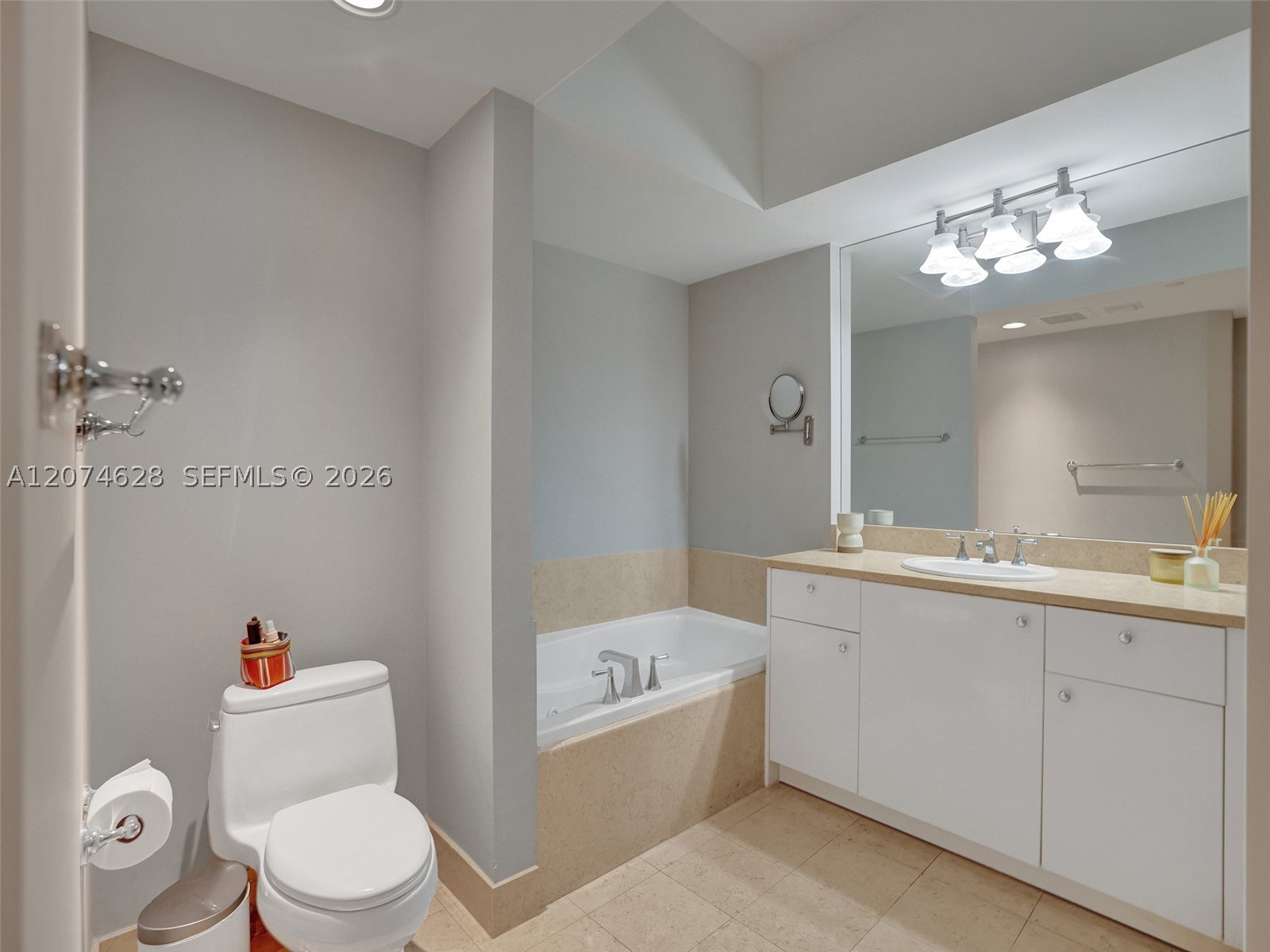 19501 W Country Club Dr #408, Aventura FL 33180