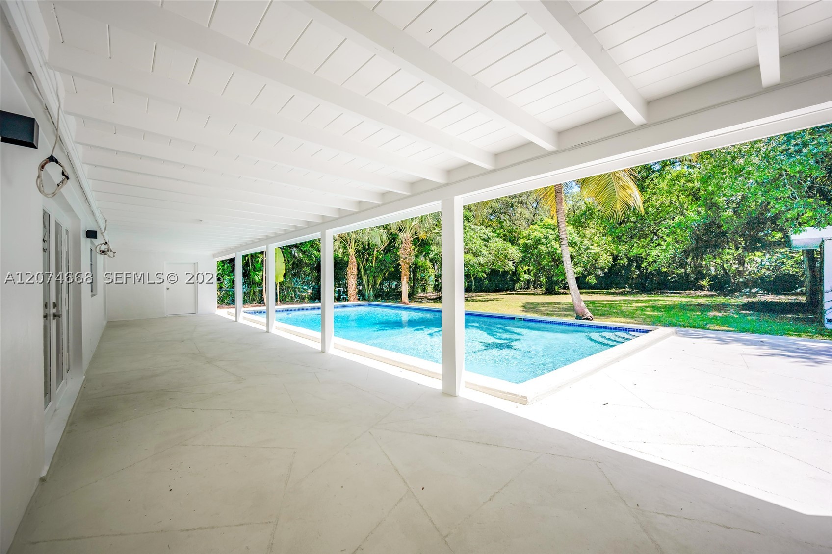 7480 SW 122nd St, Pinecrest FL 33156