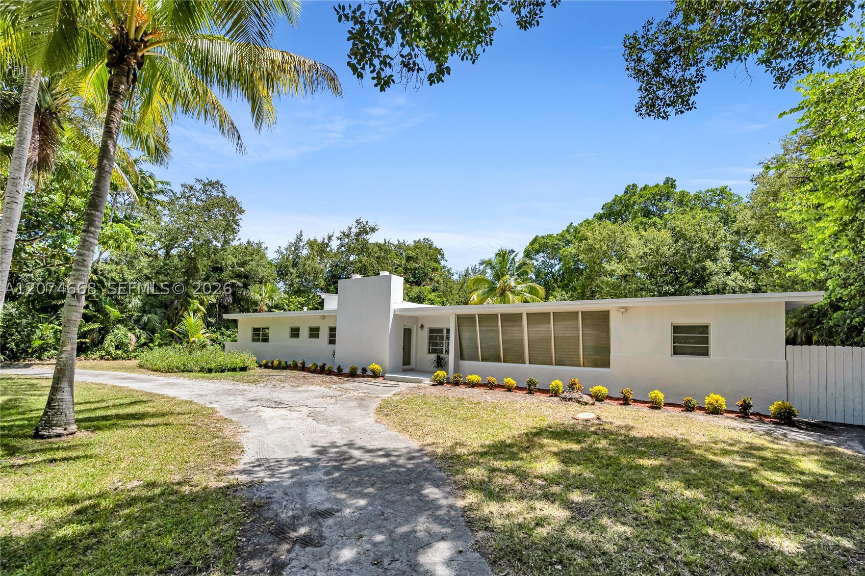 7480 SW 122nd St, Pinecrest FL 33156