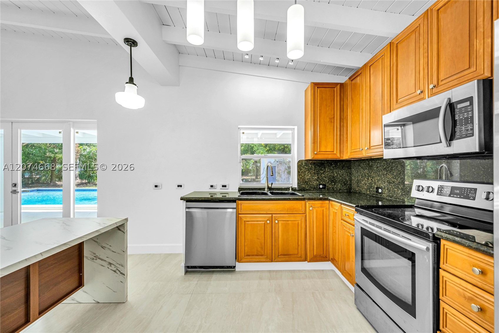 7480 SW 122nd St, Pinecrest FL 33156