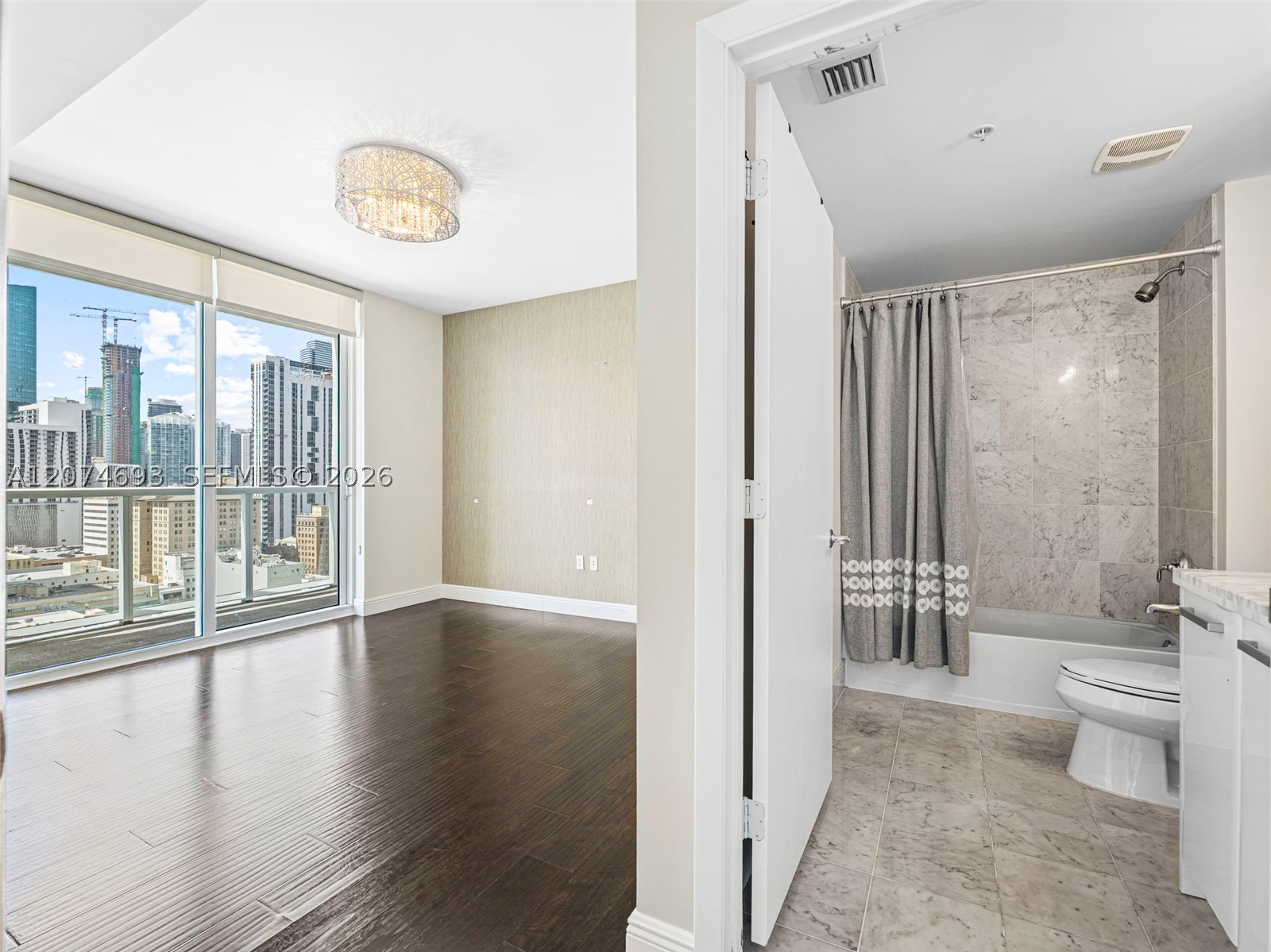 244 Biscayne Blvd #1803, Miami FL 33132