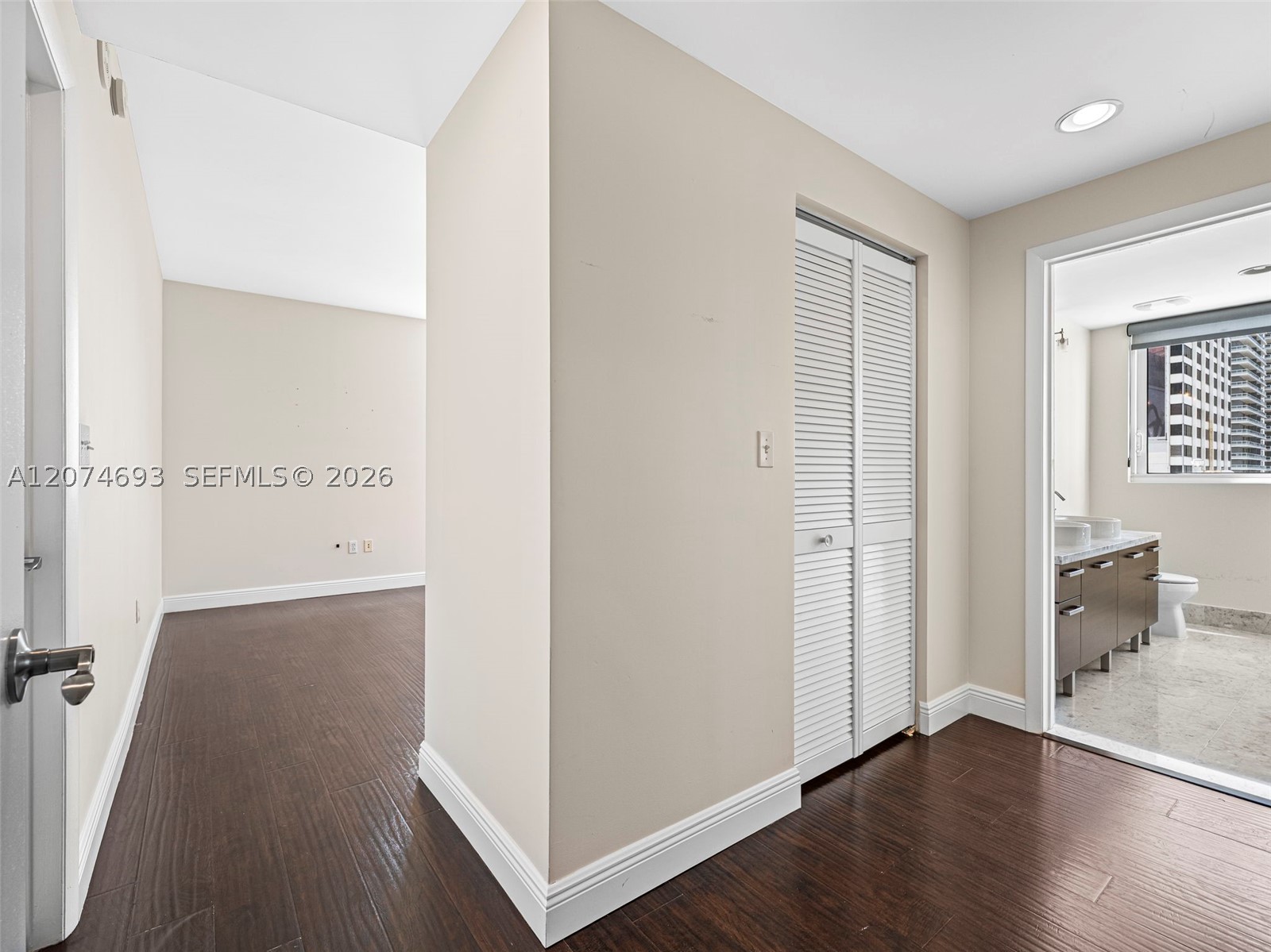 244 Biscayne Blvd #1803, Miami FL 33132