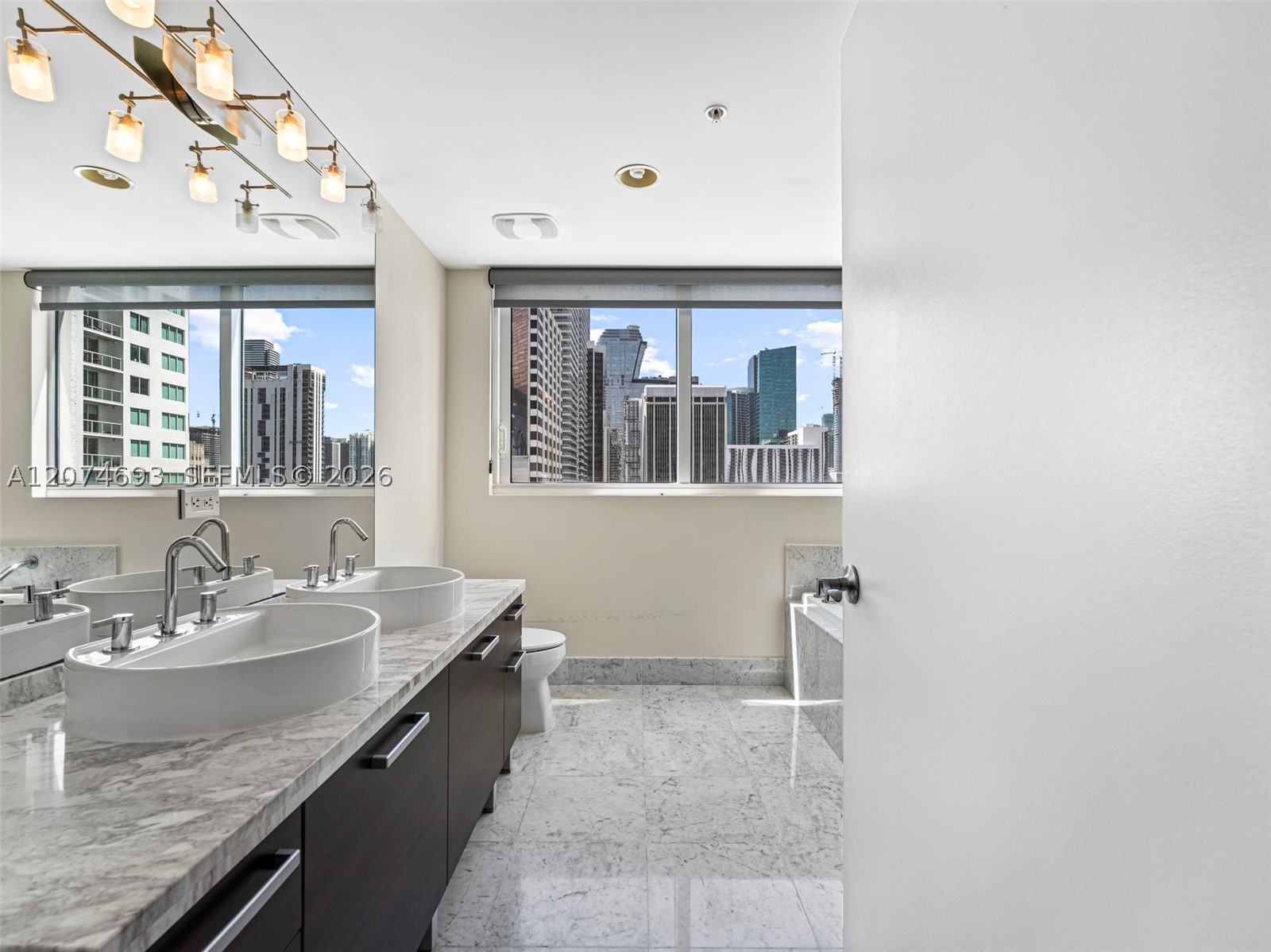 244 Biscayne Blvd #1803, Miami FL 33132