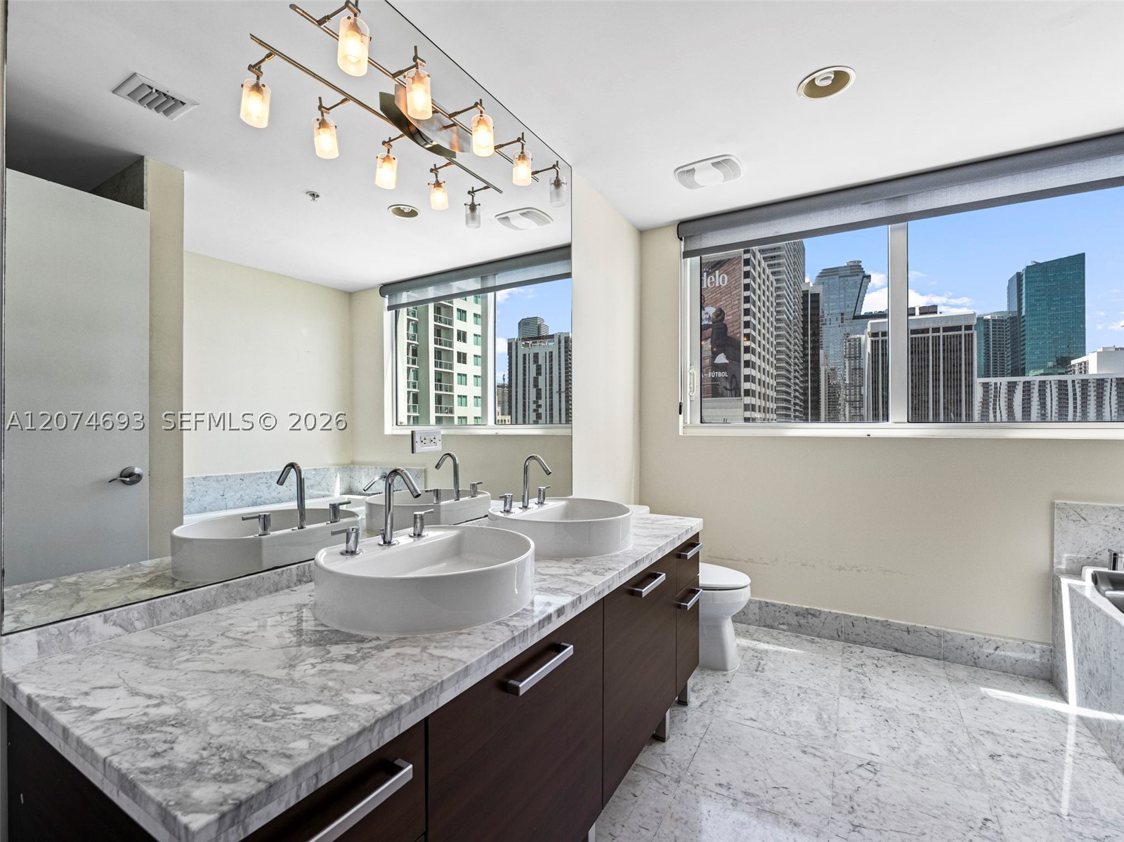 244 Biscayne Blvd #1803, Miami FL 33132