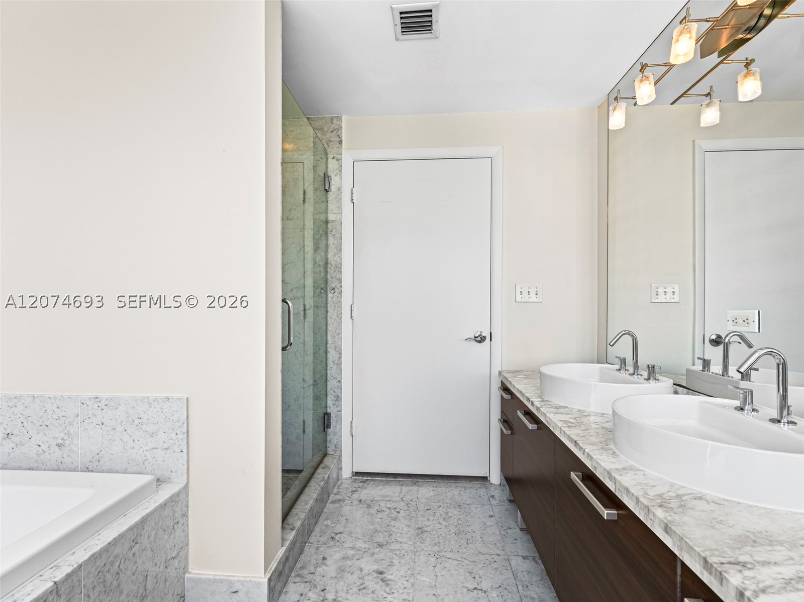244 Biscayne Blvd #1803, Miami FL 33132