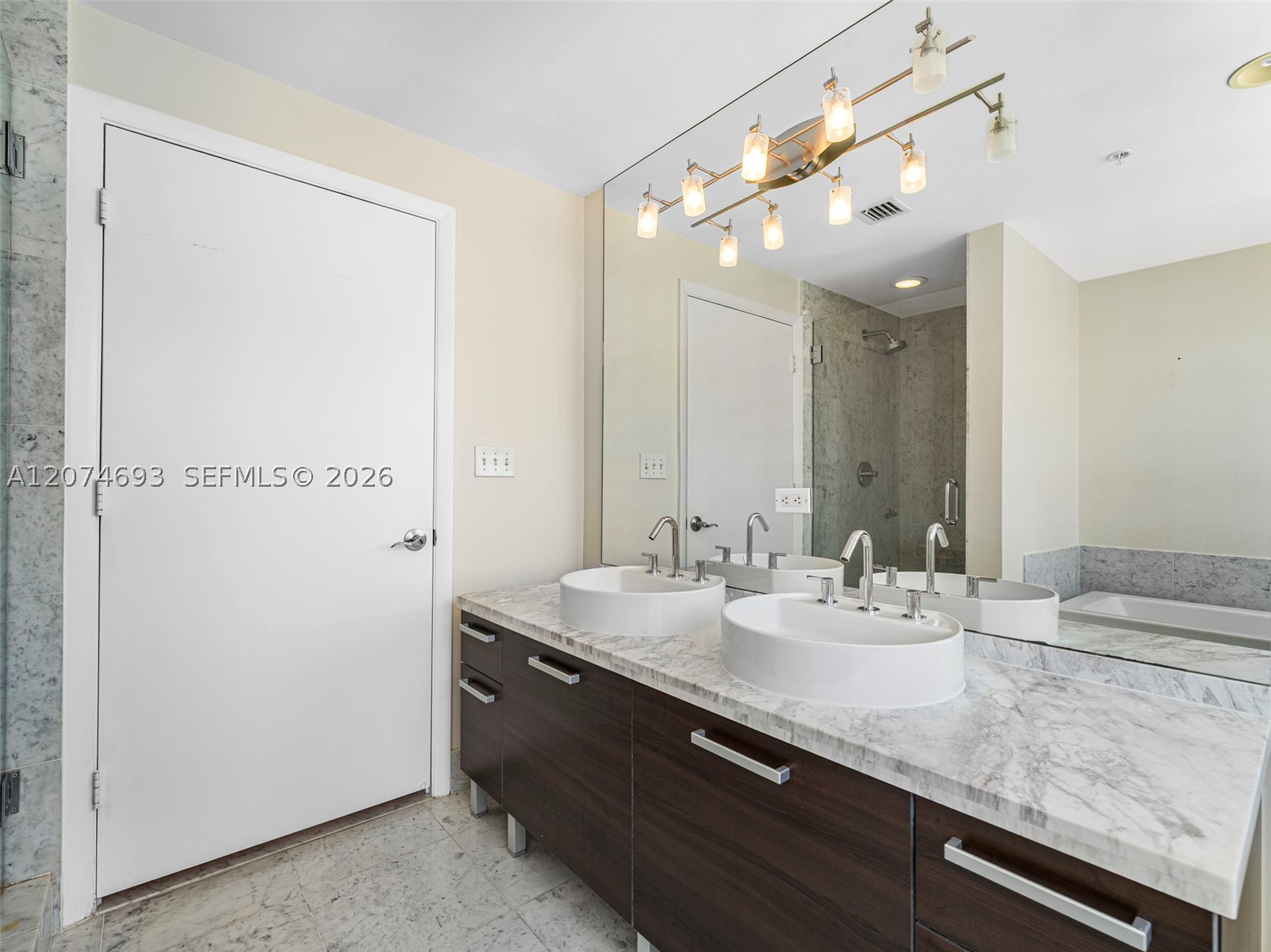 244 Biscayne Blvd #1803, Miami FL 33132