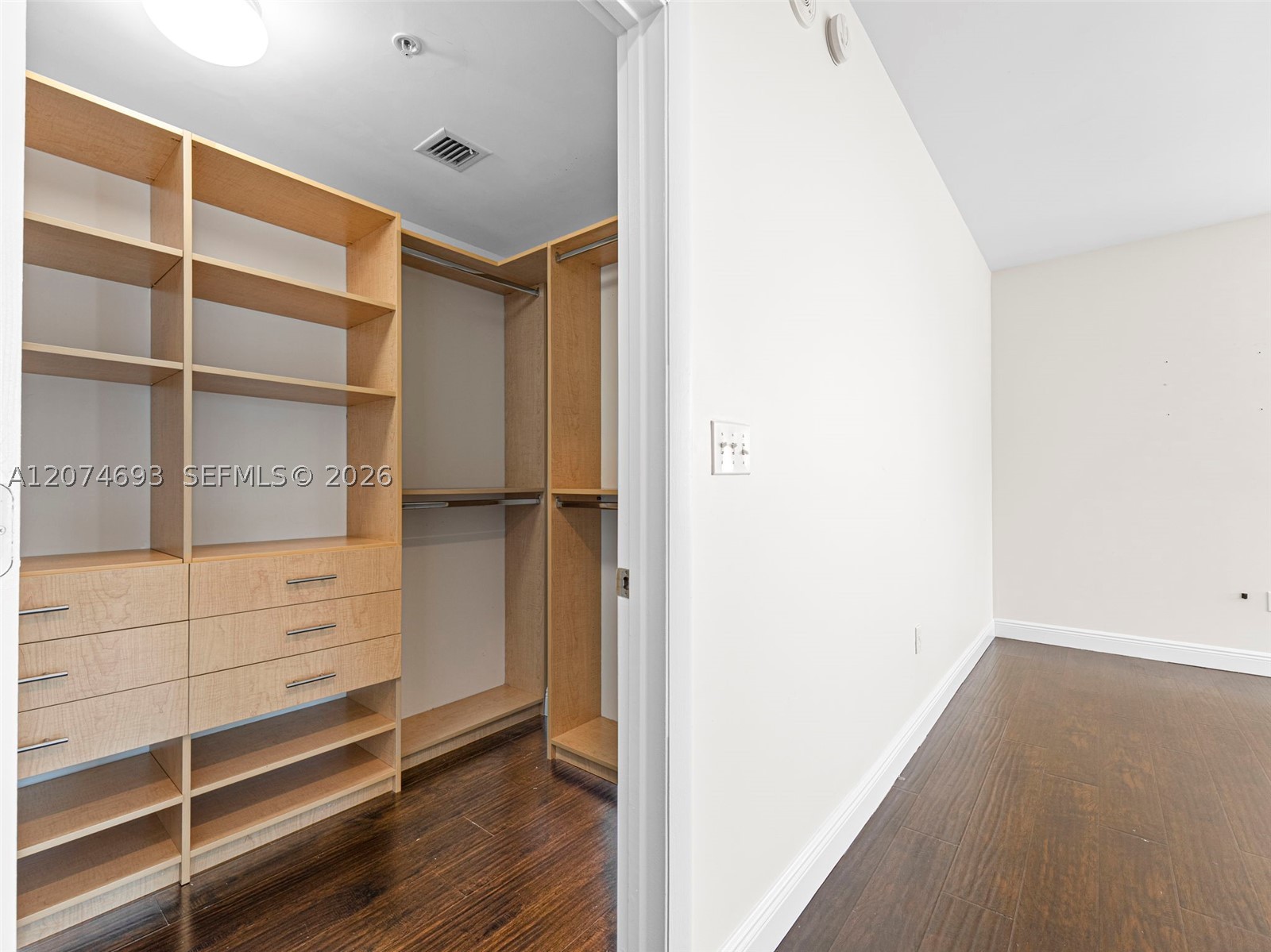 244 Biscayne Blvd #1803, Miami FL 33132