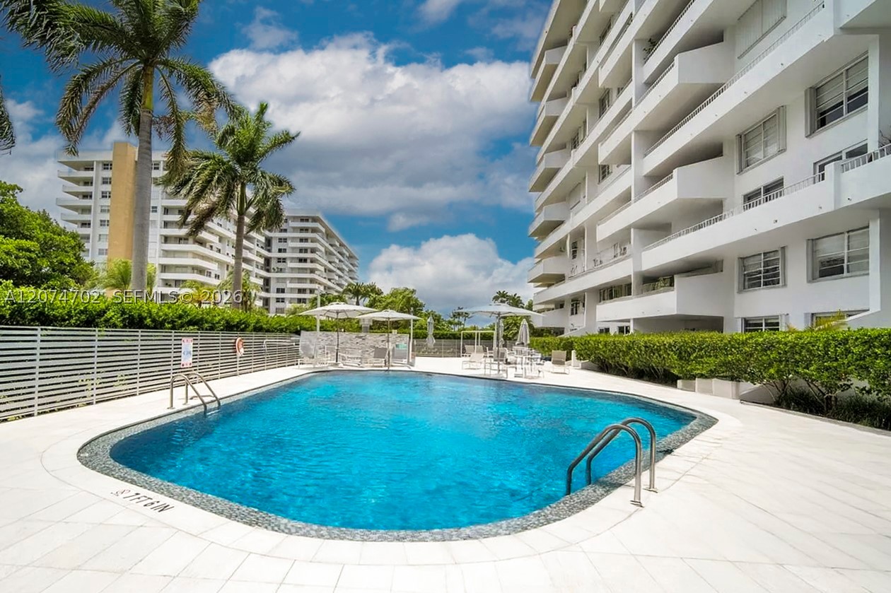 199 Ocean Lane Dr #902, Key Biscayne FL 33149