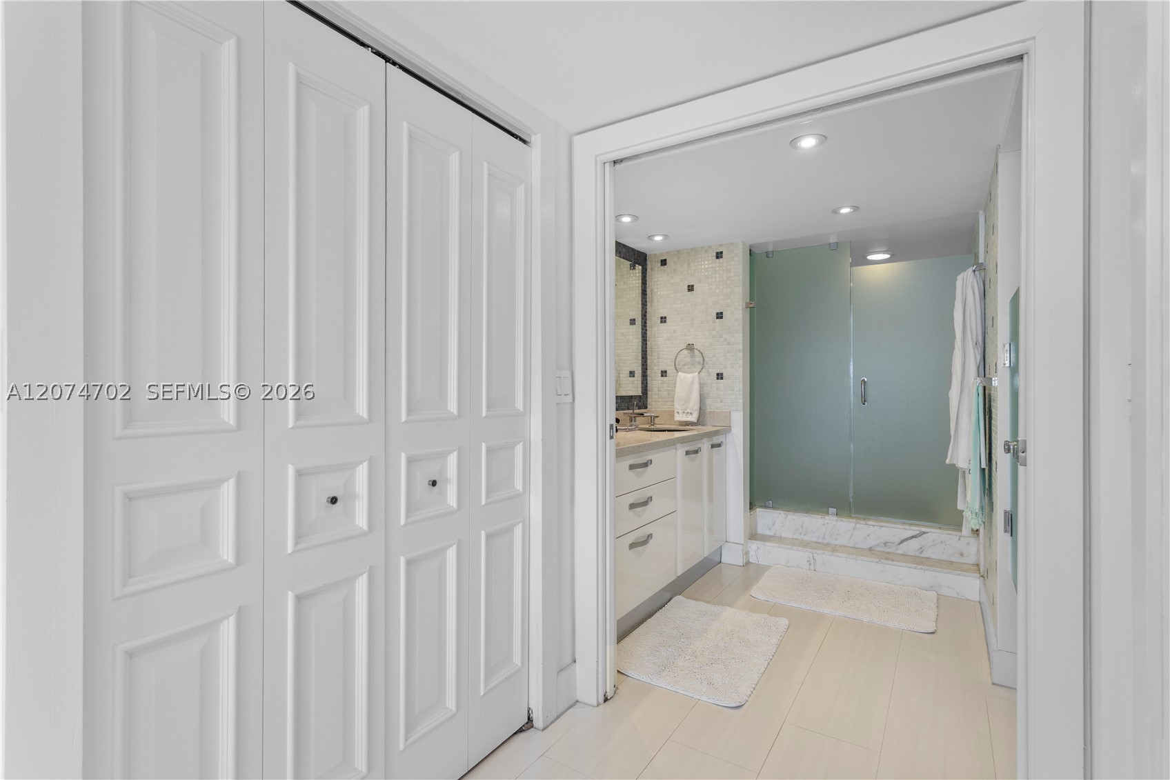 199 Ocean Lane Dr #902, Key Biscayne FL 33149