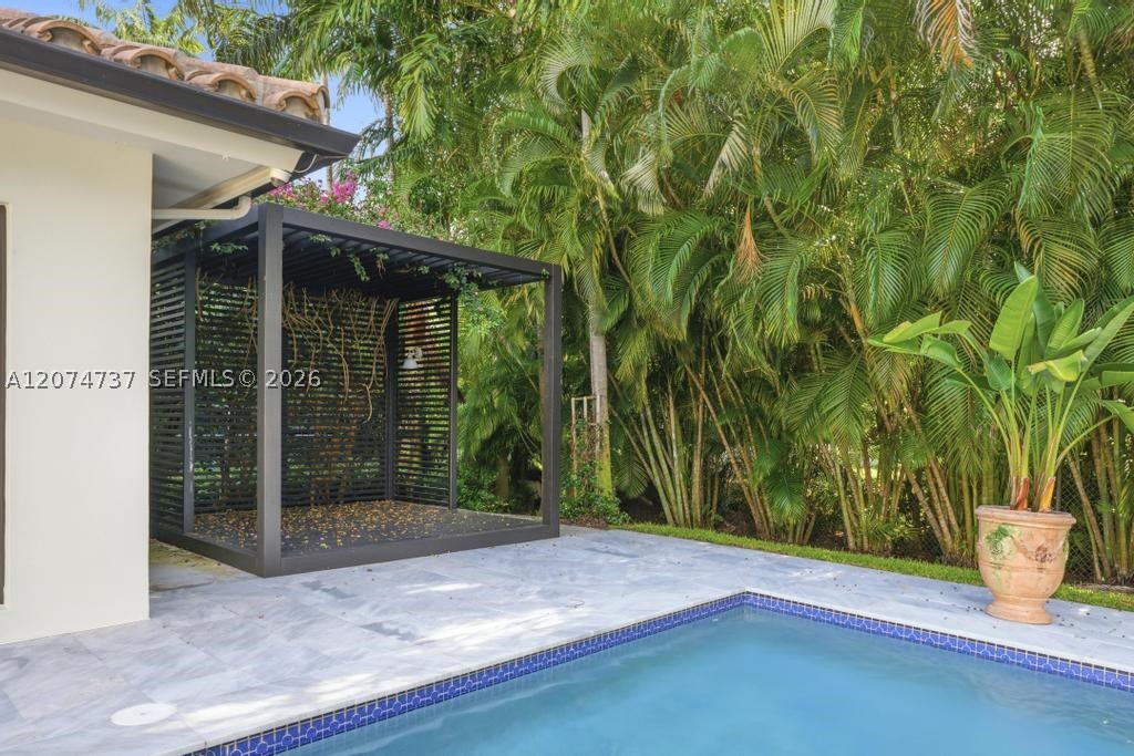2532 NW Lake Ave, Miami Beach FL 33140
