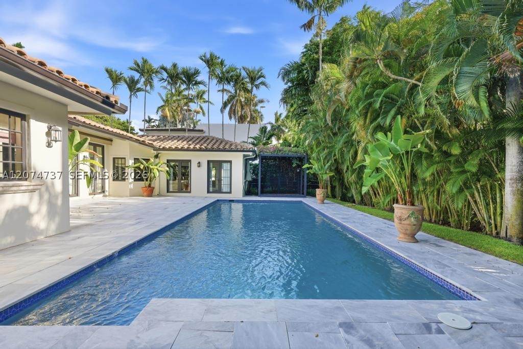 2532 NW Lake Ave, Miami Beach FL 33140