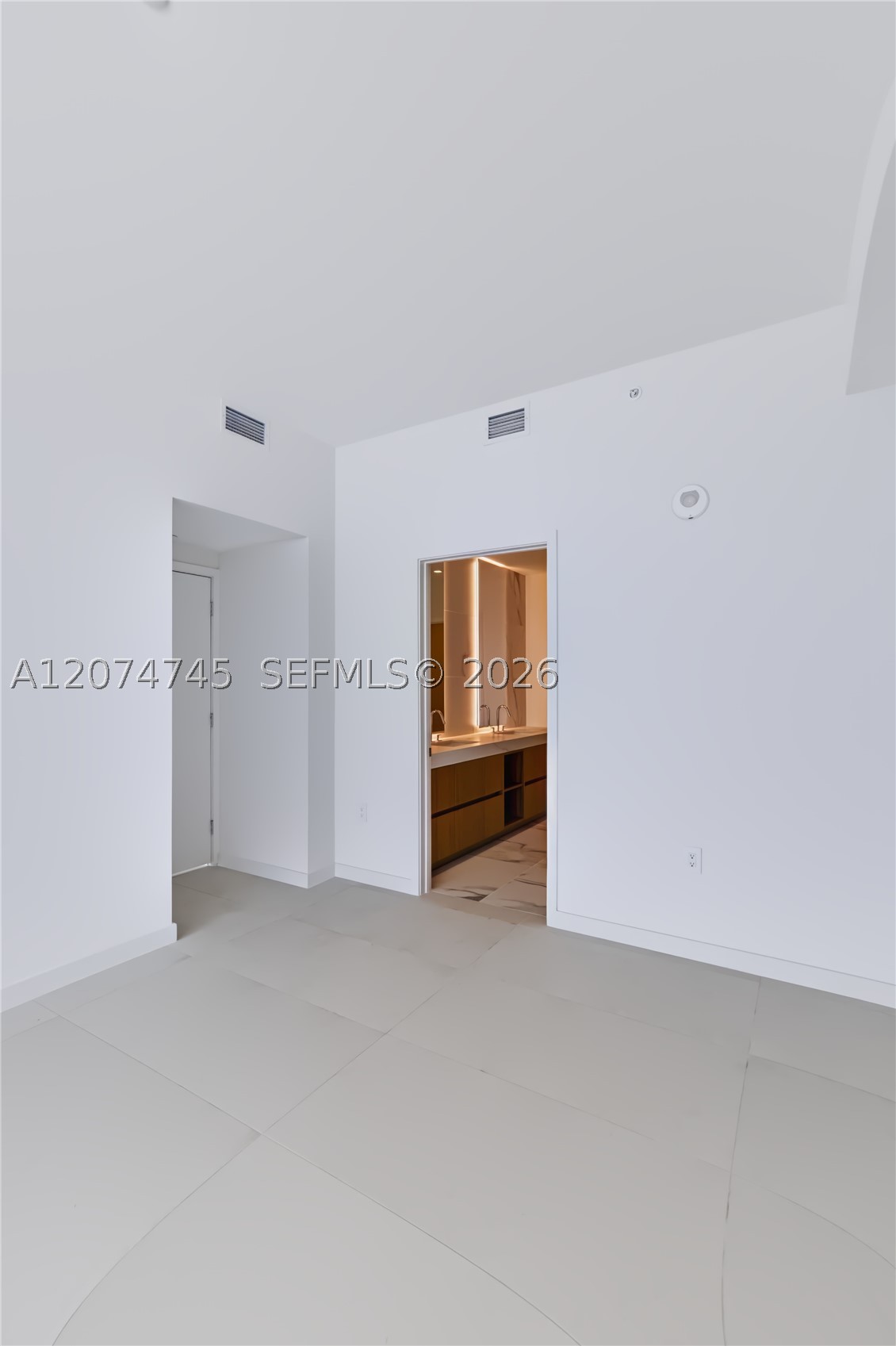 1400 Biscayne Blvd #3501, Miami FL 33132
