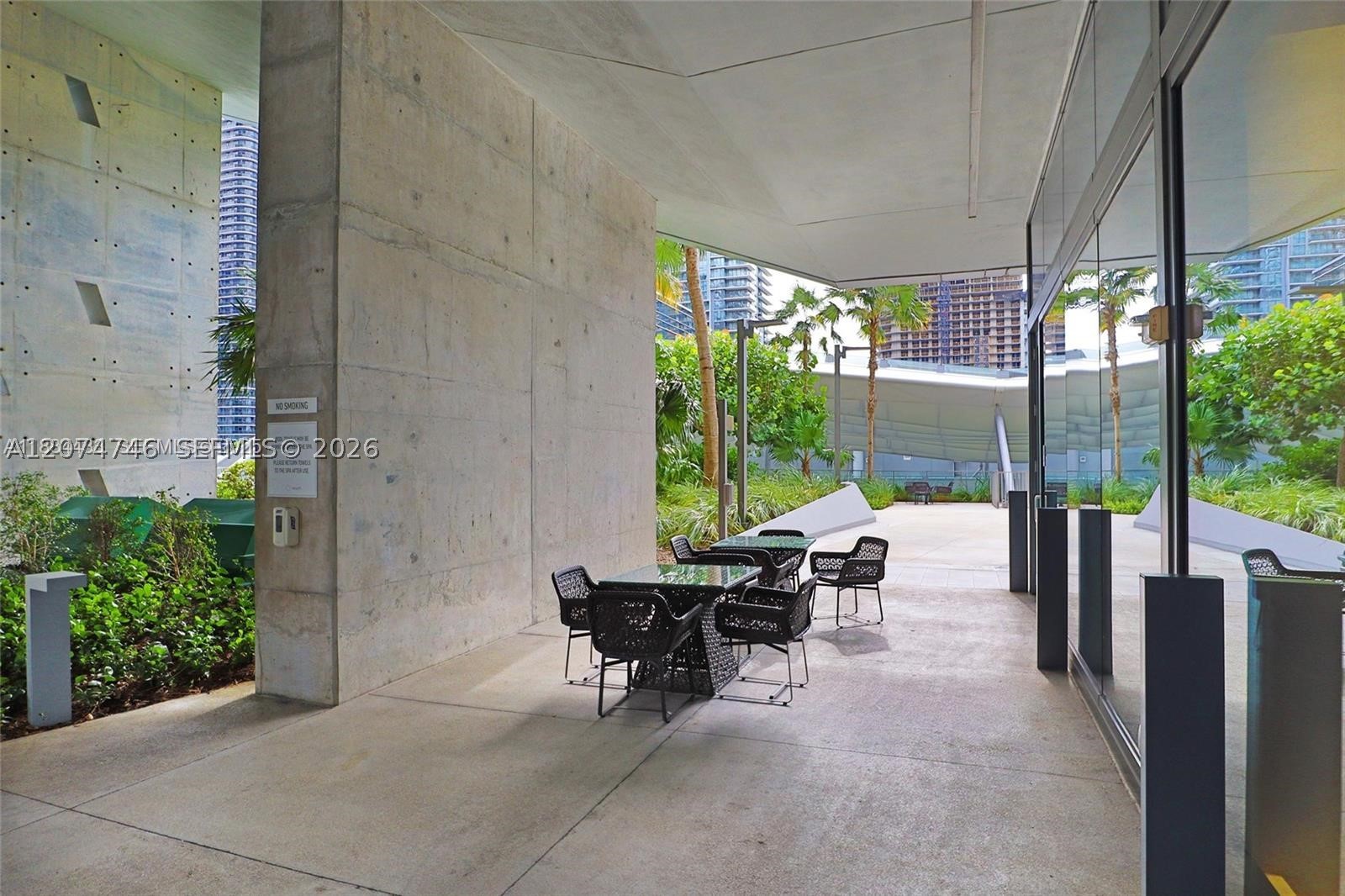 68 SE 6th St #1008, Miami FL 33131