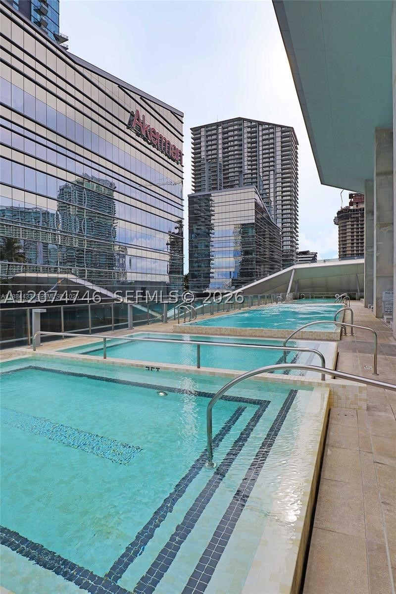 68 SE 6th St #1008, Miami FL 33131