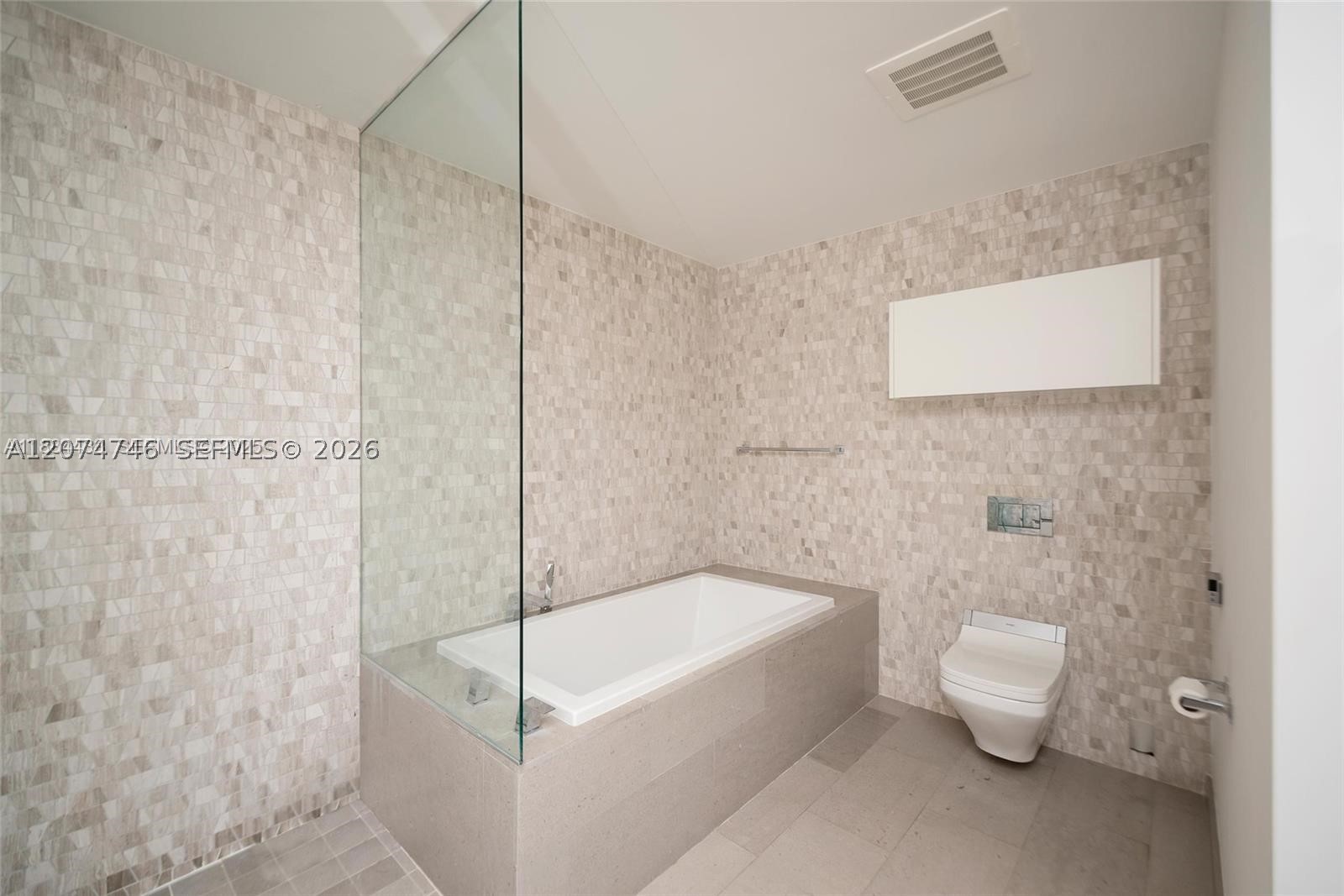 68 SE 6th St #1008, Miami FL 33131