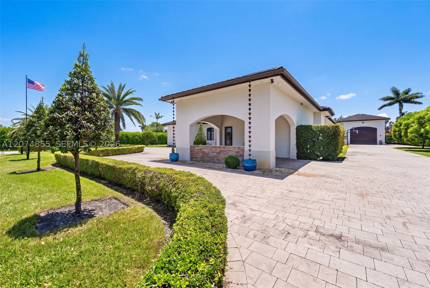 10352 NW 131st St, Hialeah Gardens FL 33018