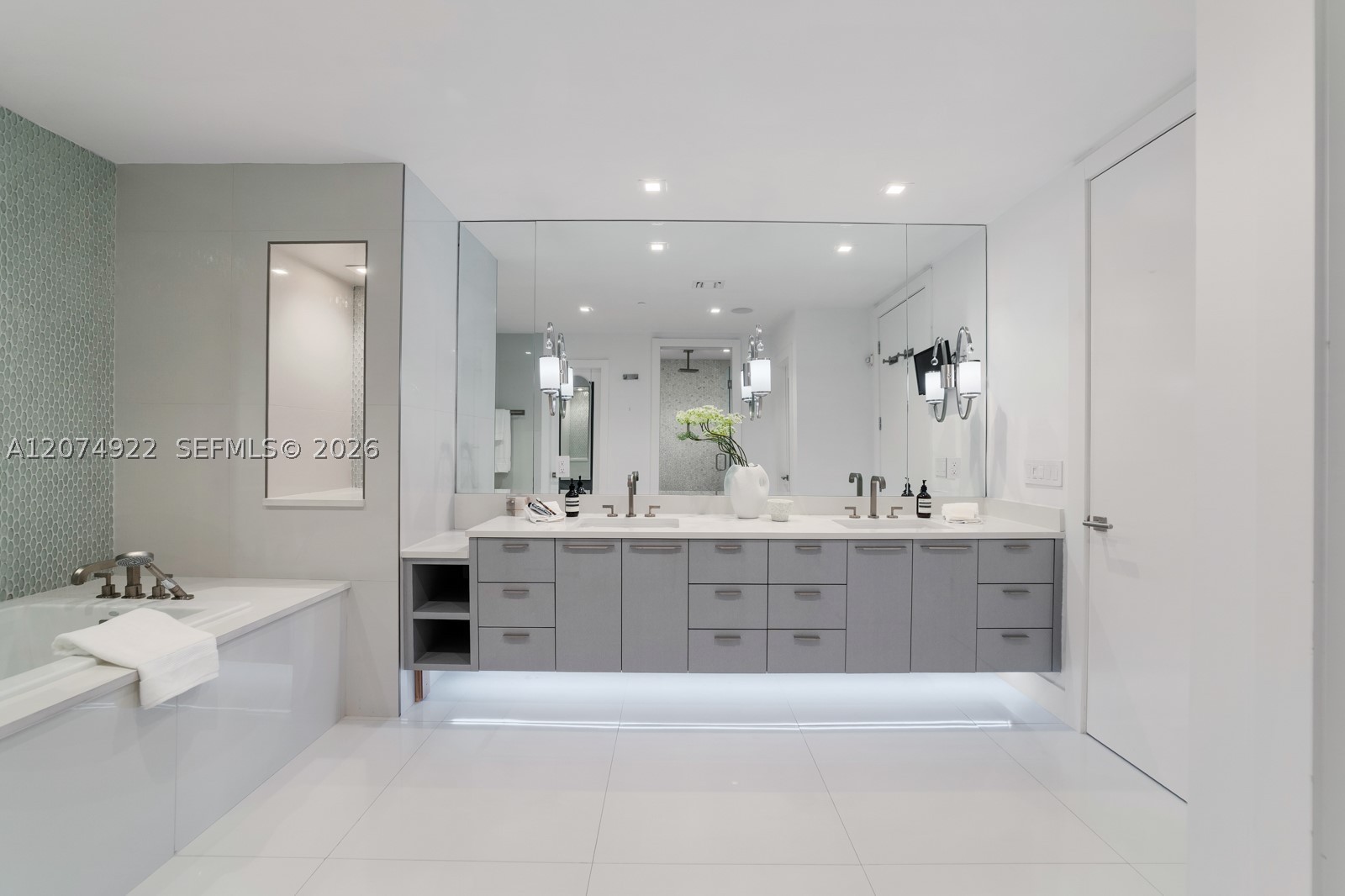 5959 Collins Ave #1606, Miami Beach FL 33140