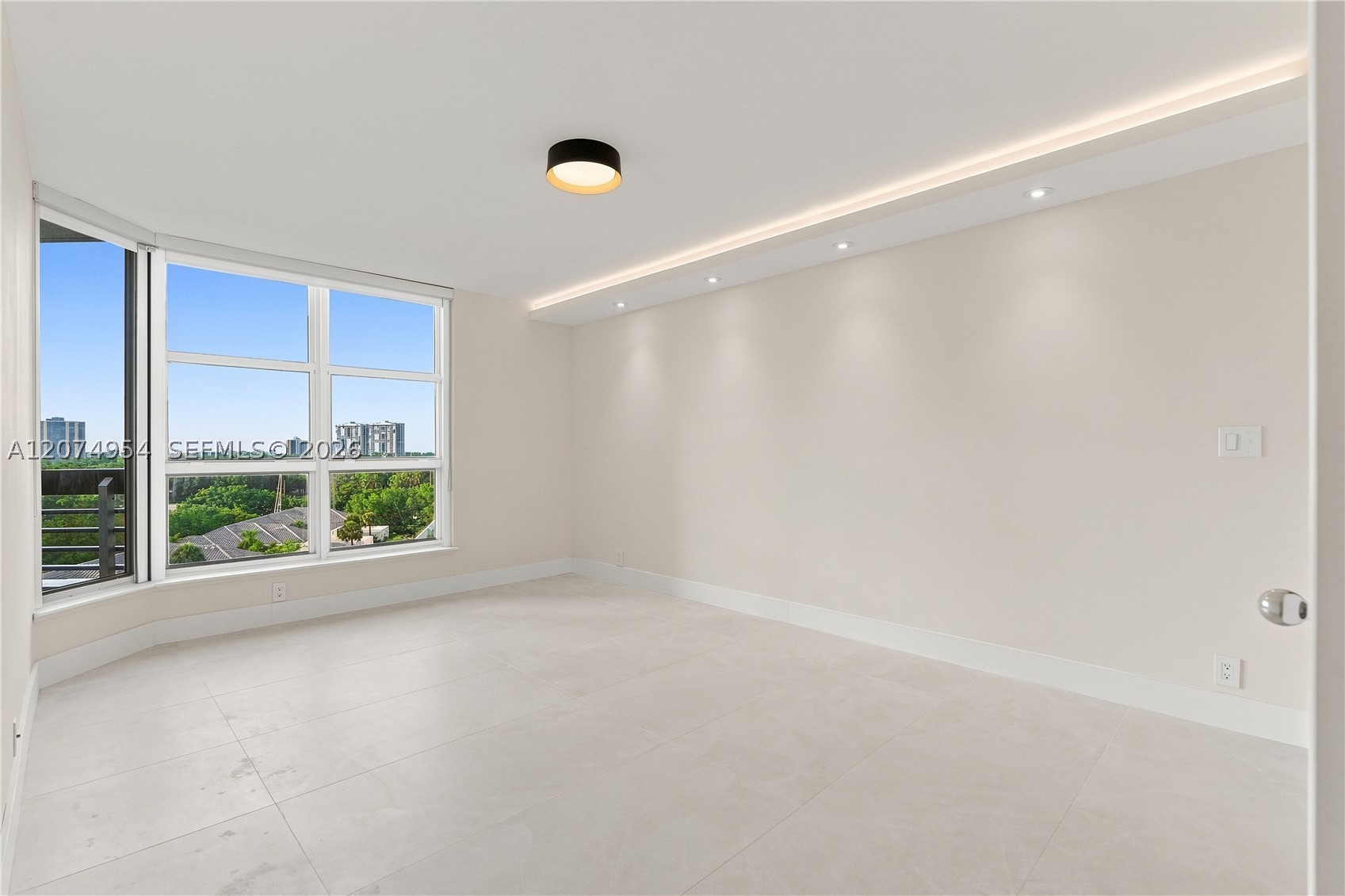 3530 Mystic Pointe Dr #808, Aventura FL 33180