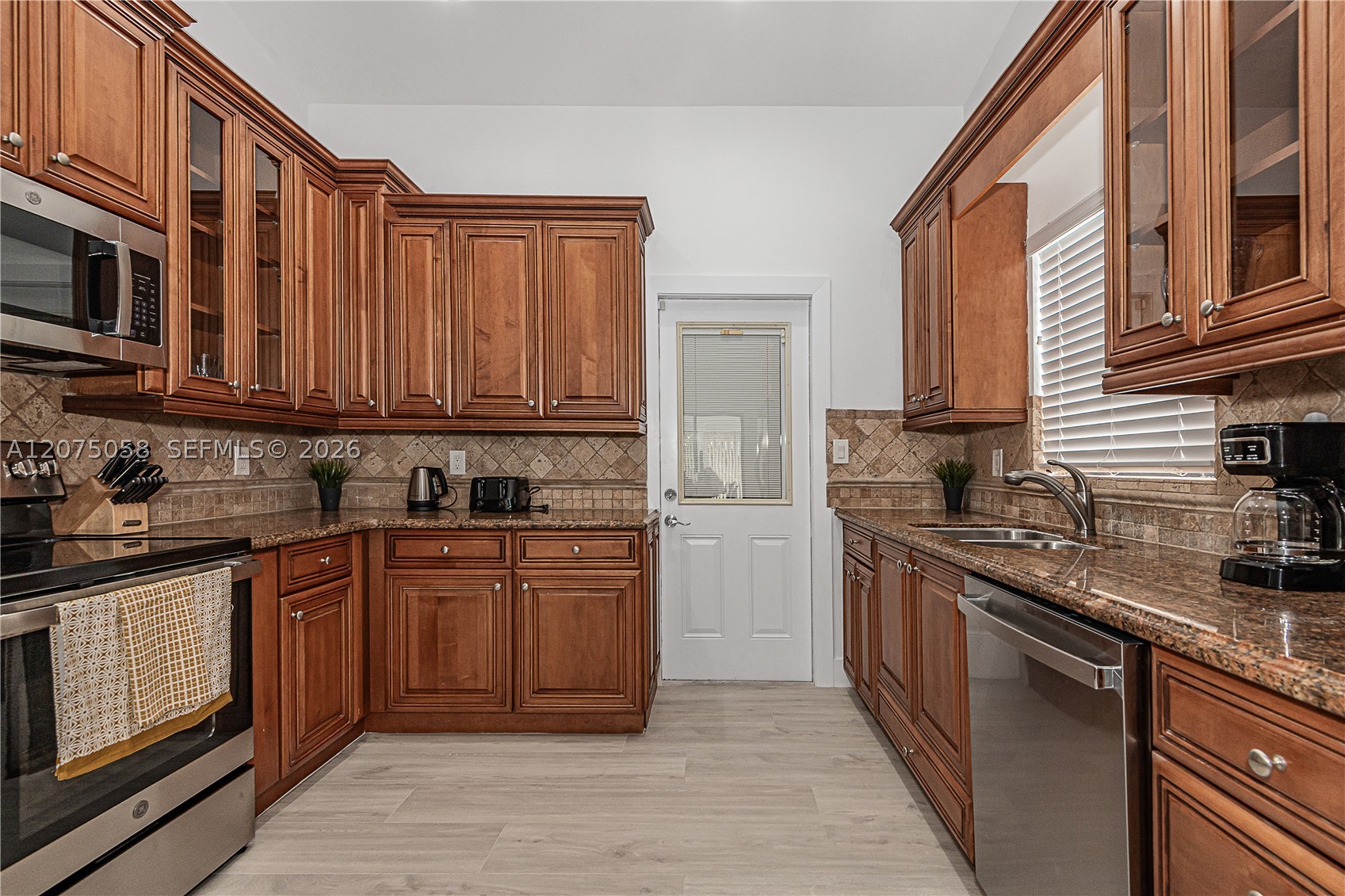 216 SE 9th St, Dania Beach FL 33004