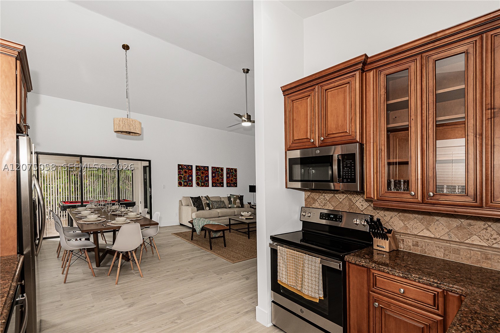 216 SE 9th St, Dania Beach FL 33004