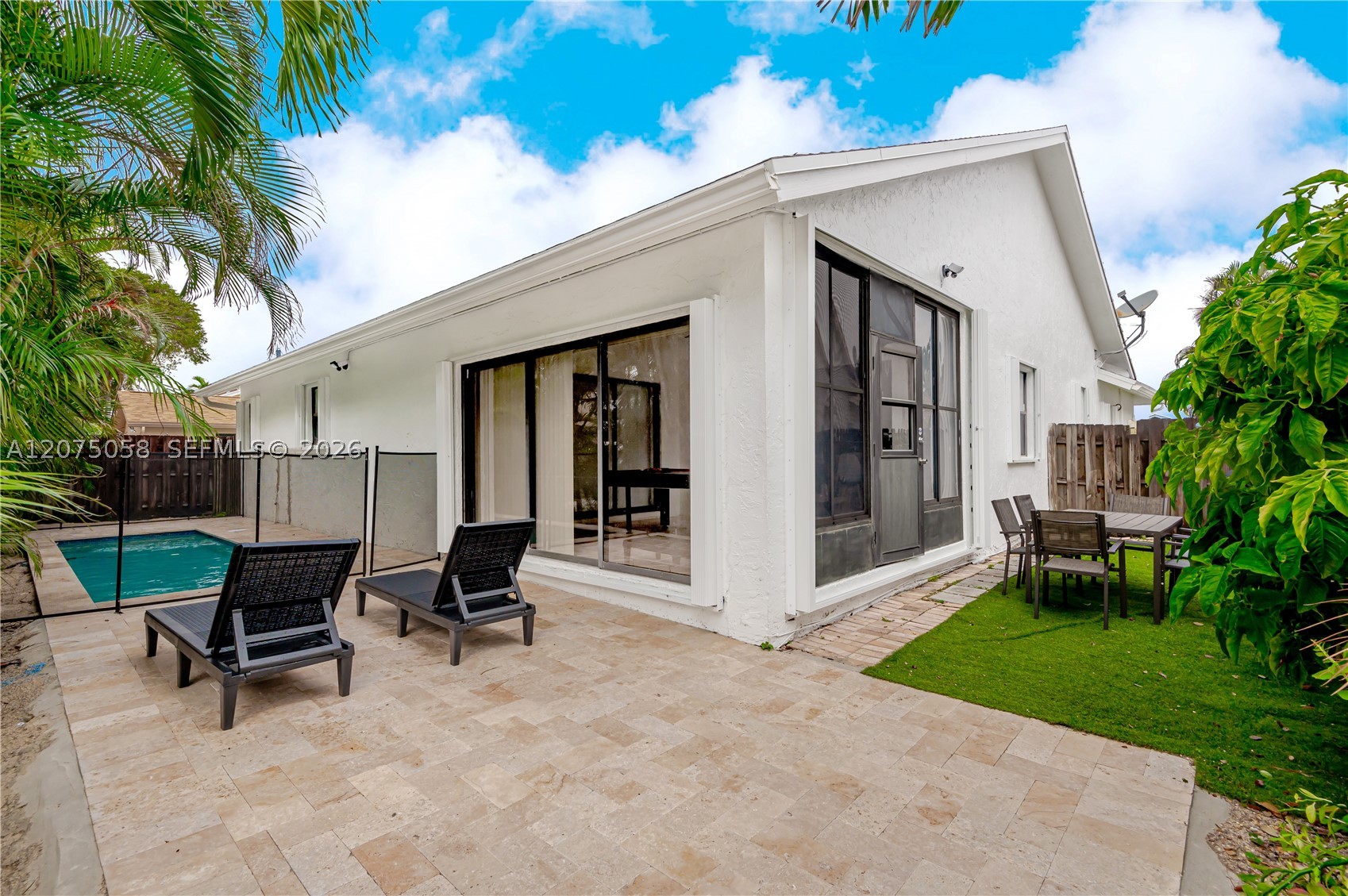 216 SE 9th St, Dania Beach FL 33004
