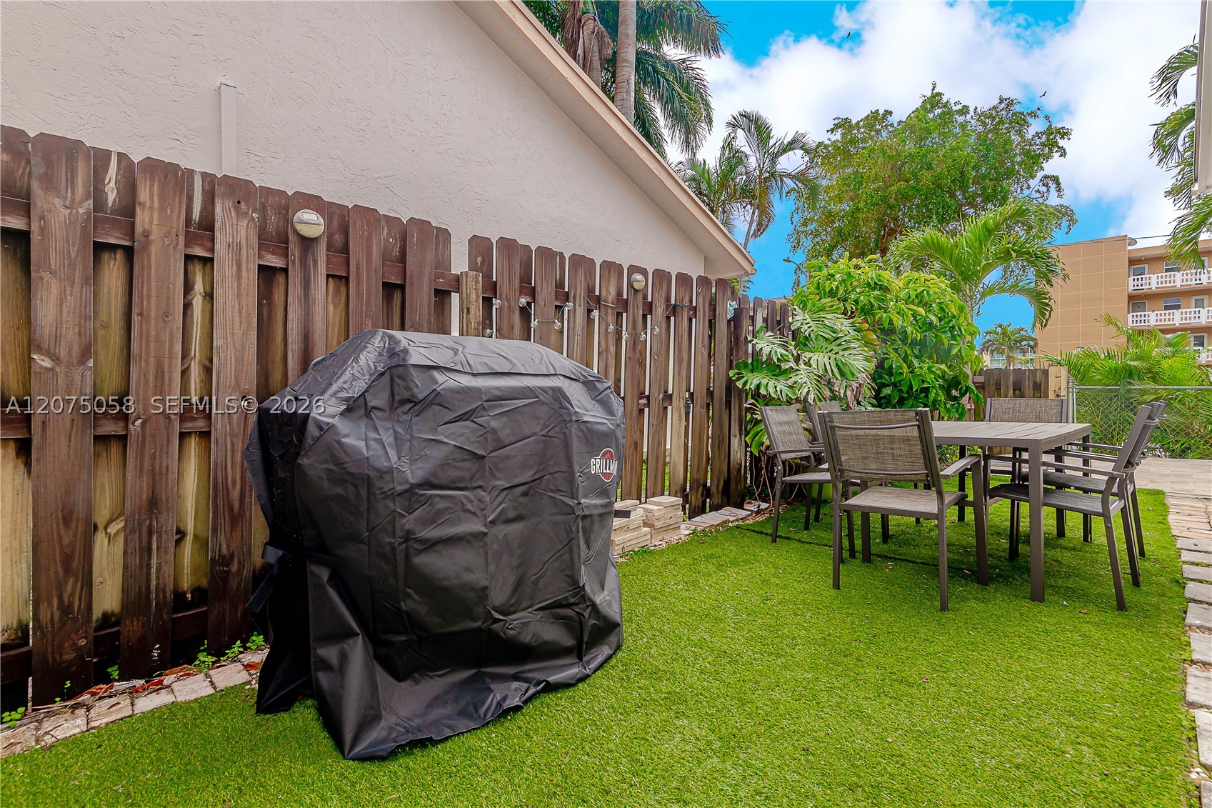 216 SE 9th St, Dania Beach FL 33004