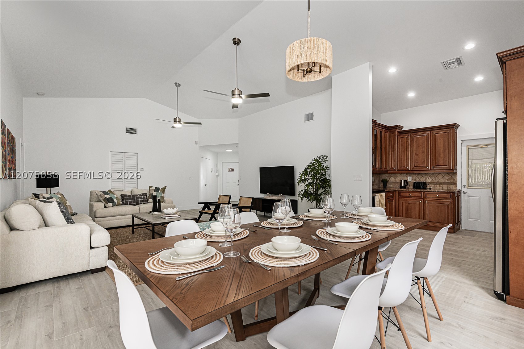 216 SE 9th St, Dania Beach FL 33004